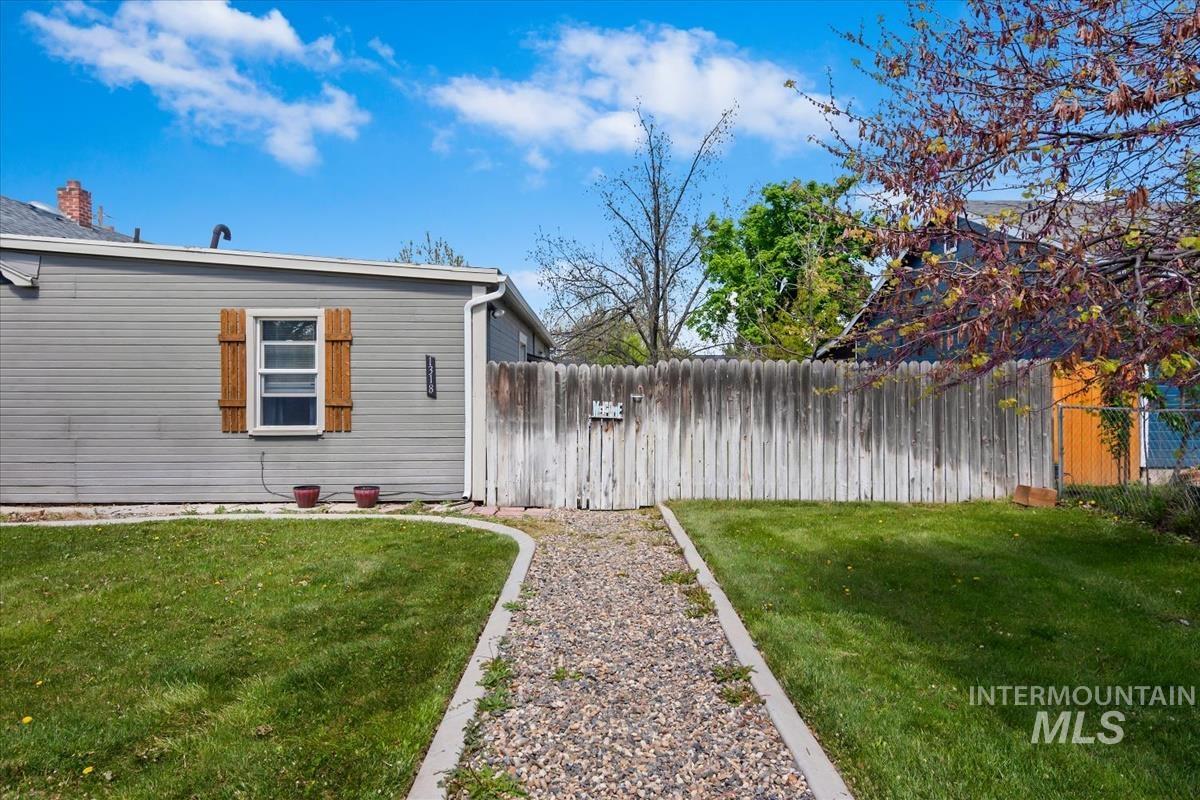 1320 S Holly Property Photo 18