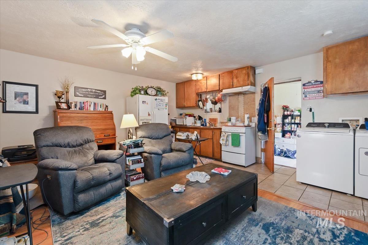 1320 S Holly Property Photo 23