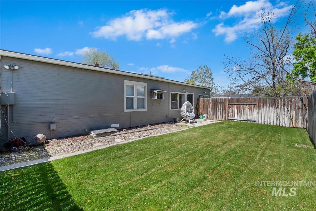 1320 S Holly Property Photo 31