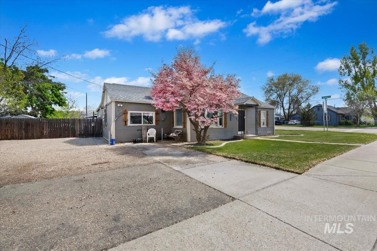 1320 S Holly Property Photo 32