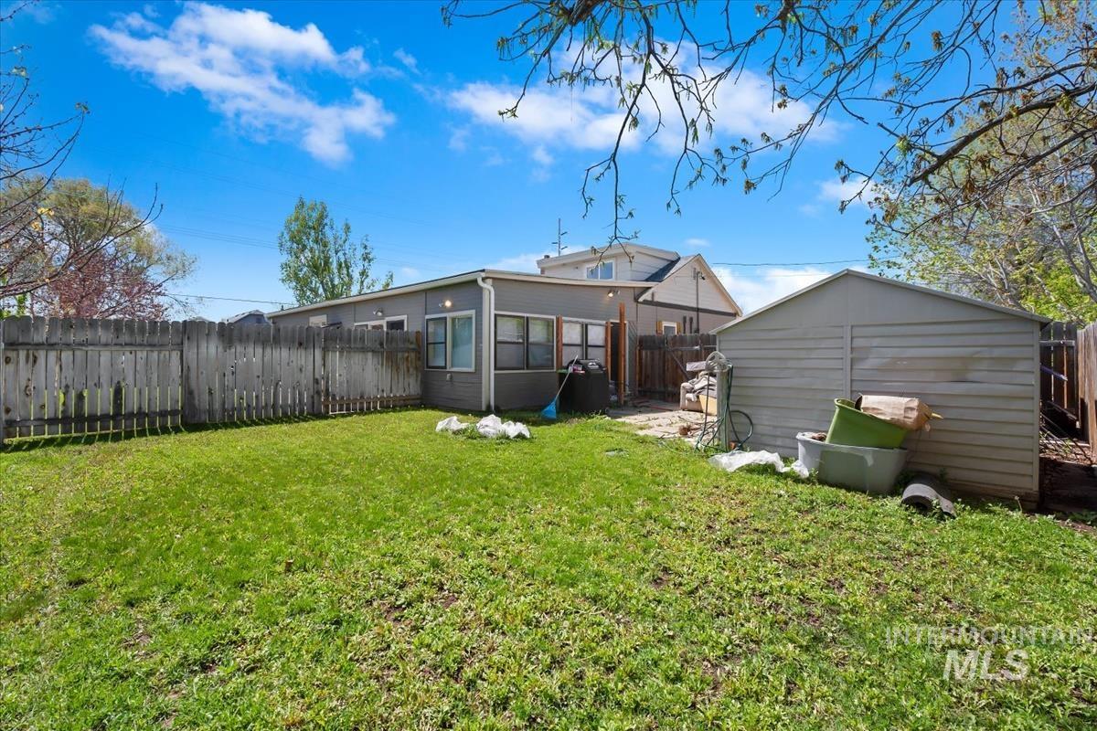 1320 S Holly Property Photo 33