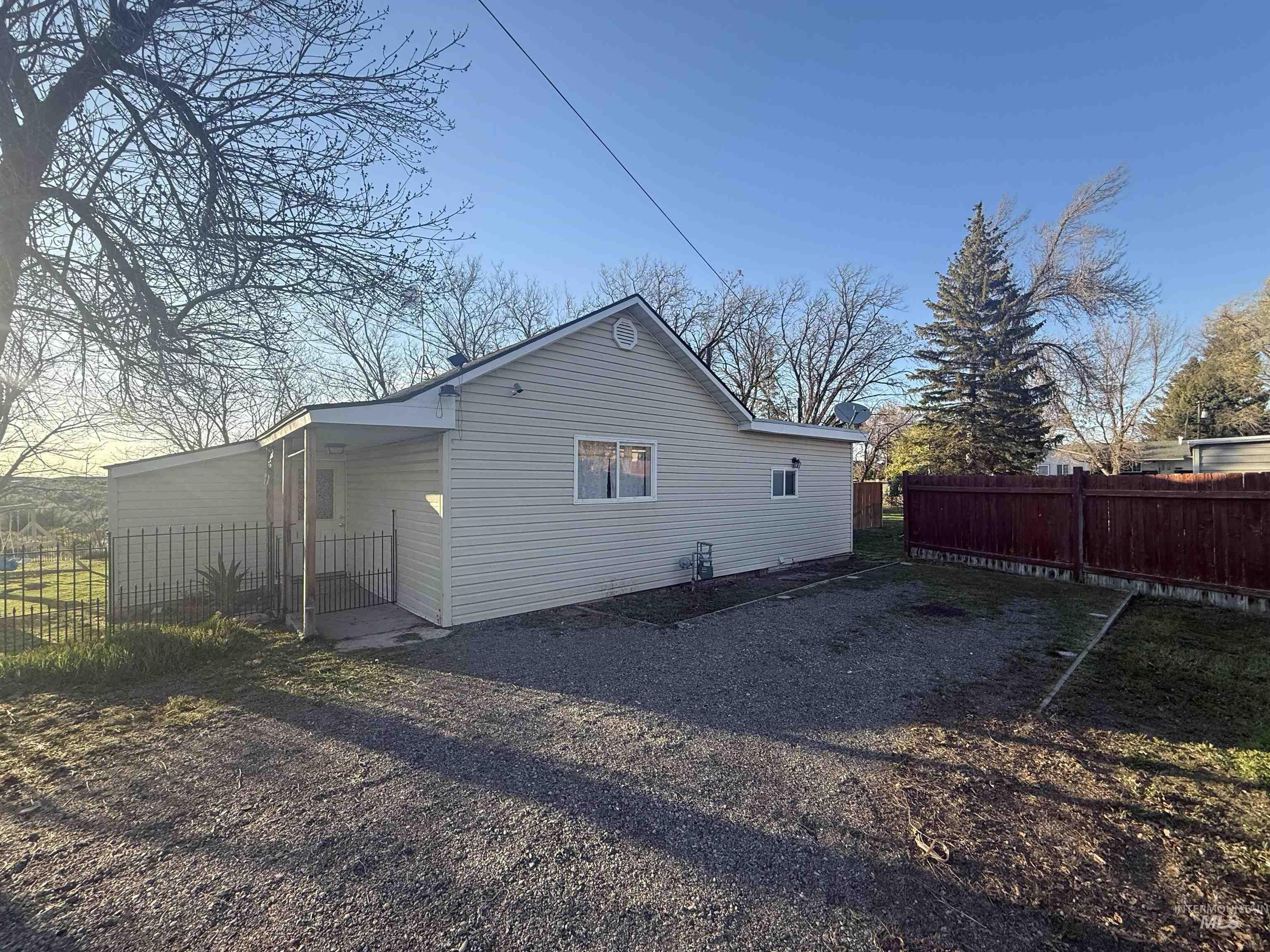 515 W C Street Property Photo 7