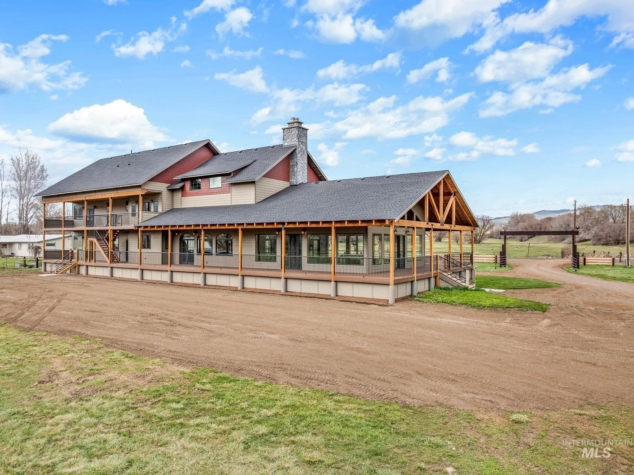 46131 Snake River Rd Property Photo 1