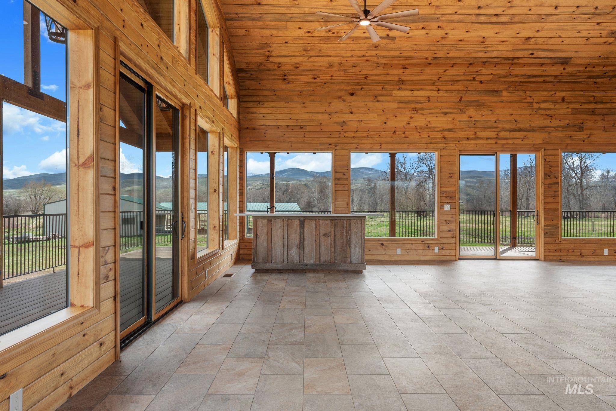 46131 Snake River Rd Property Photo 12