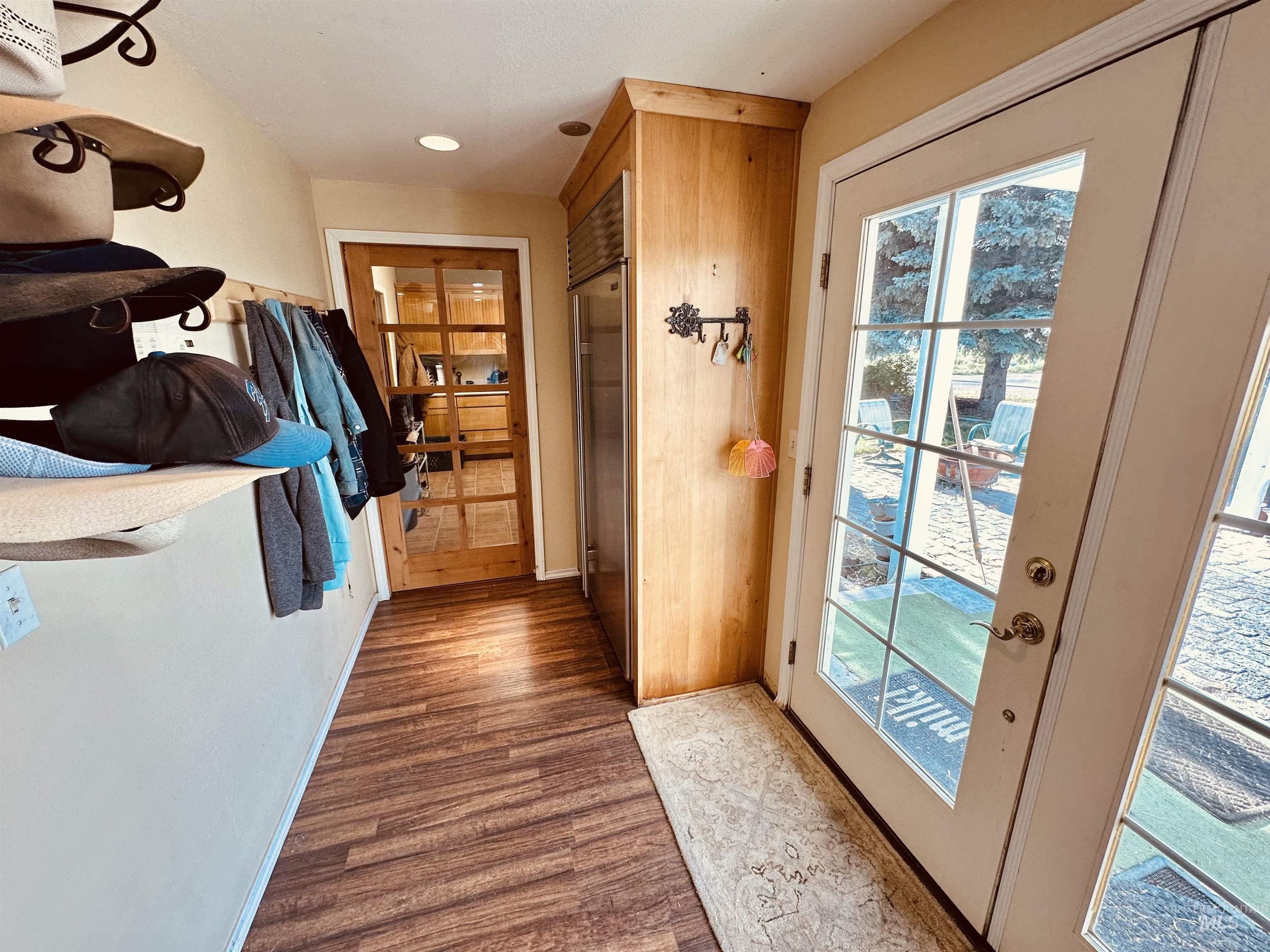 1049 Grand Ave Property Photo 4