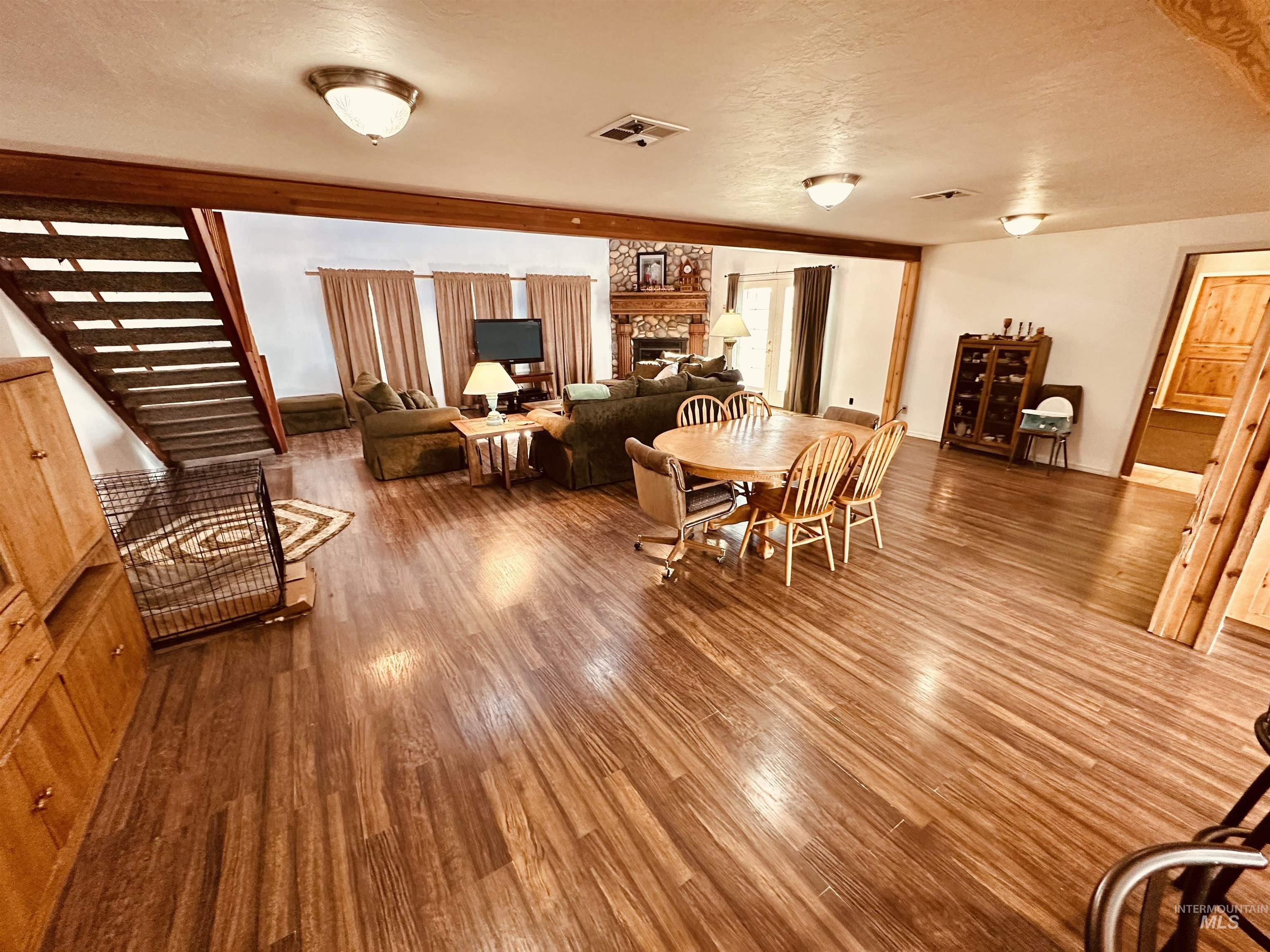 1049 Grand Ave Property Photo 11