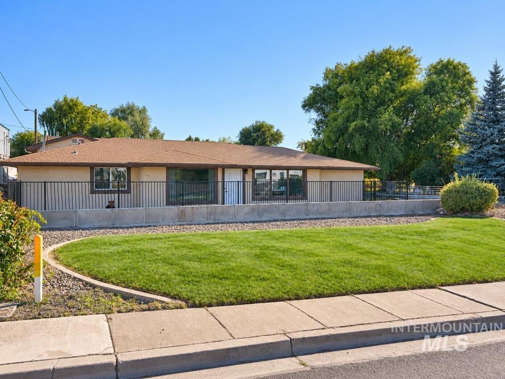 1830 Addison Ave E Property Photo 1