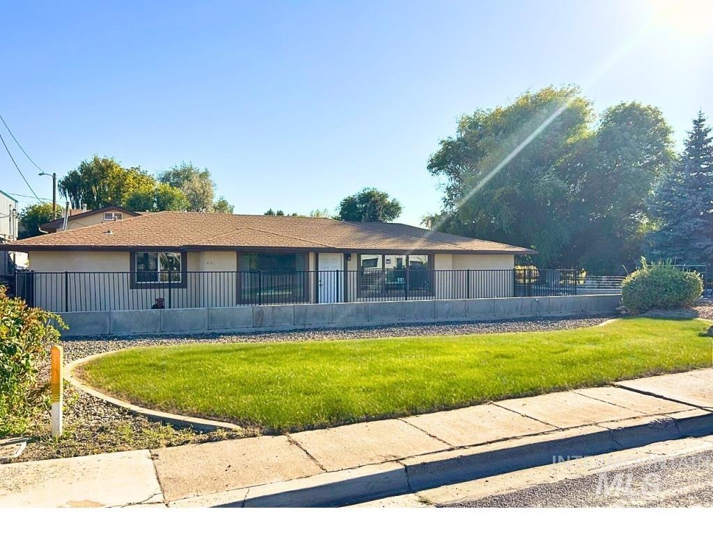 1830 Addison Ave E Property Photo 2