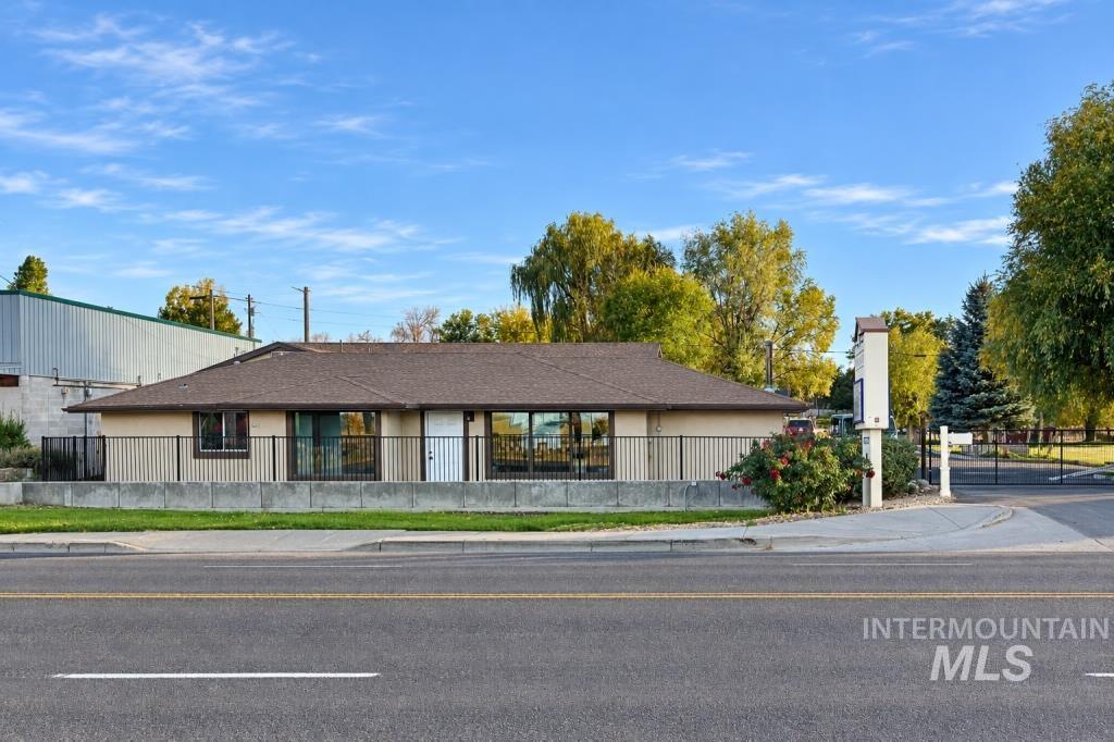 1830 Addison Ave E Property Photo 2