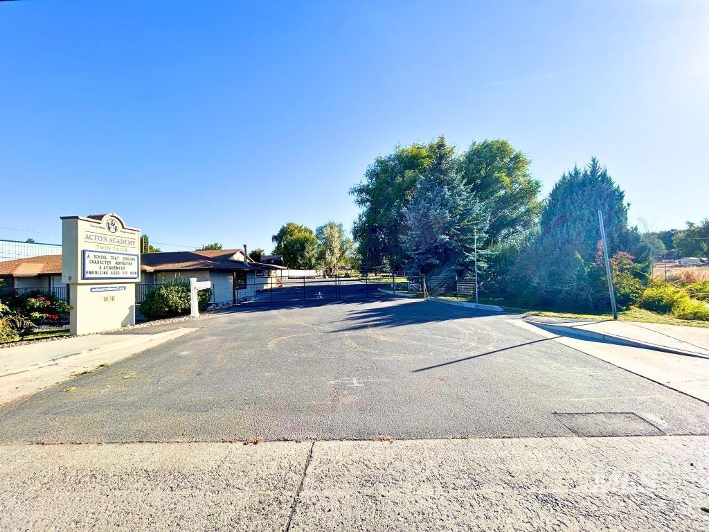 1830 Addison Ave E Property Photo 3