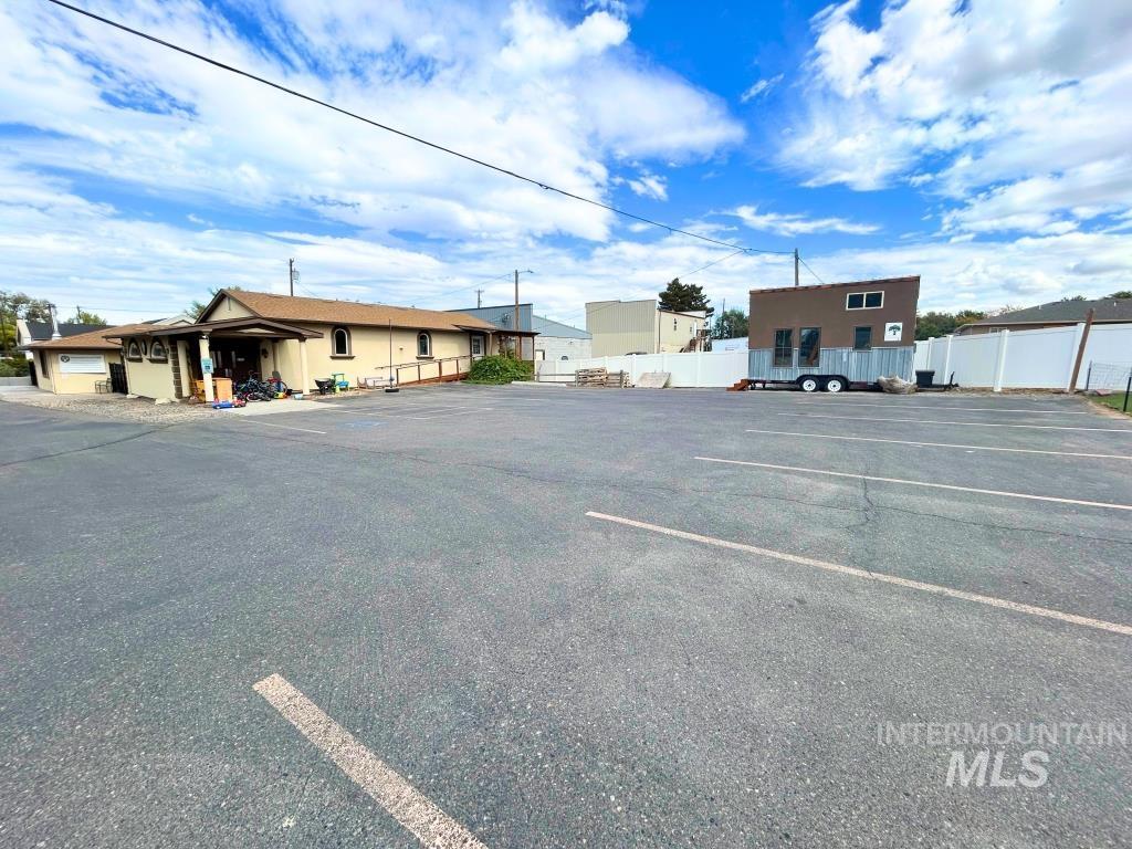 1830 Addison Ave E Property Photo 13