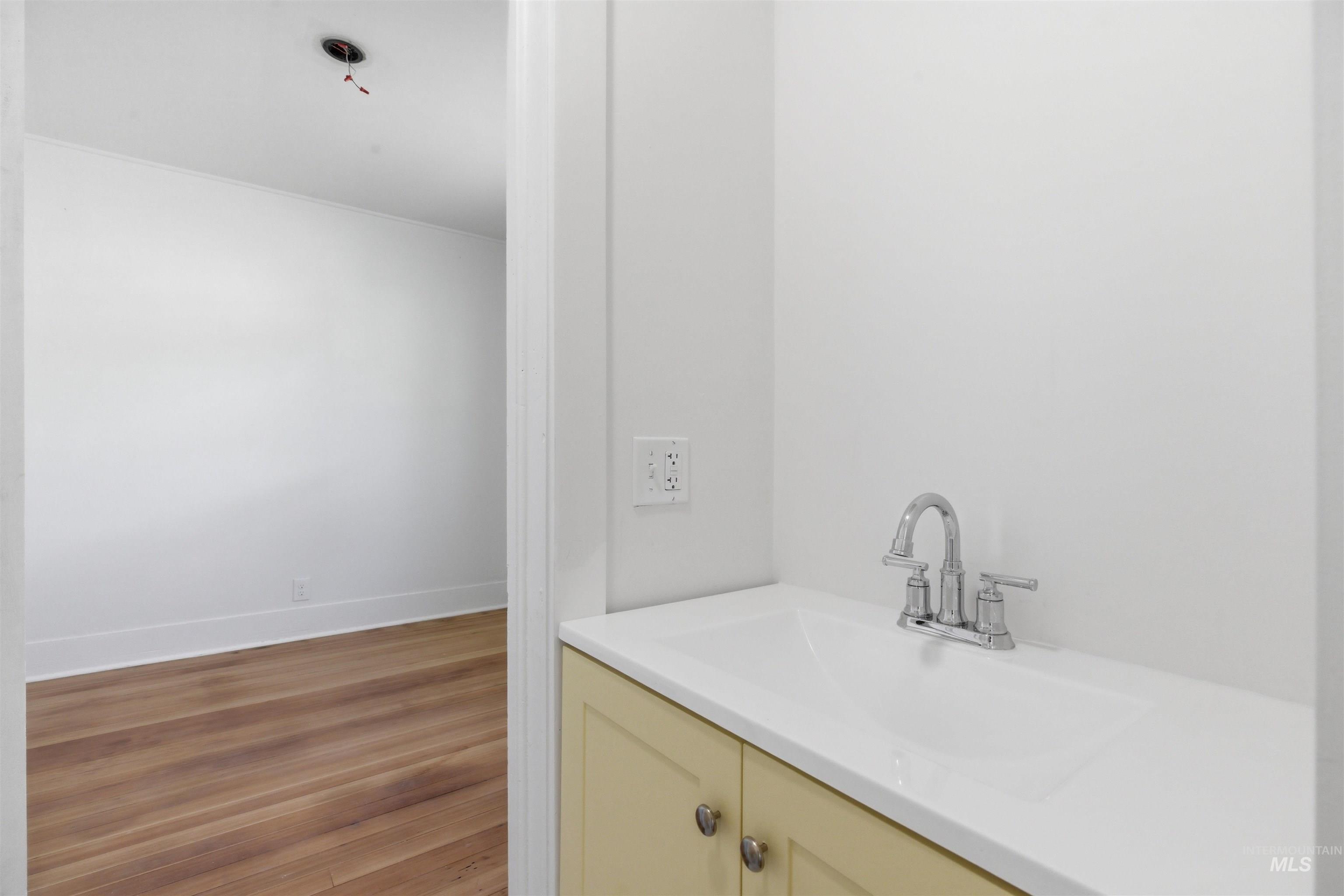 810 Pine St Property Photo 8