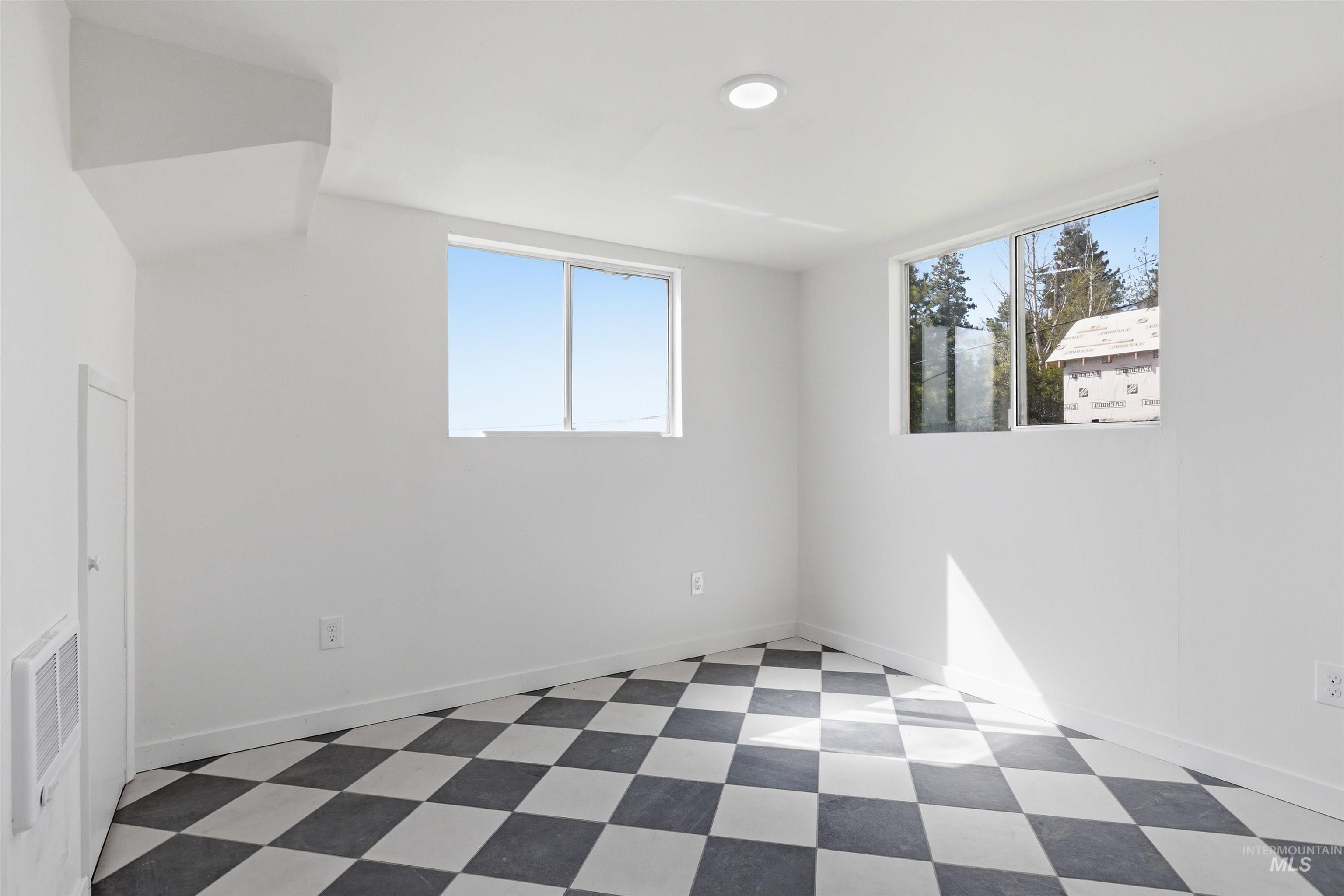 810 Pine St Property Photo 17