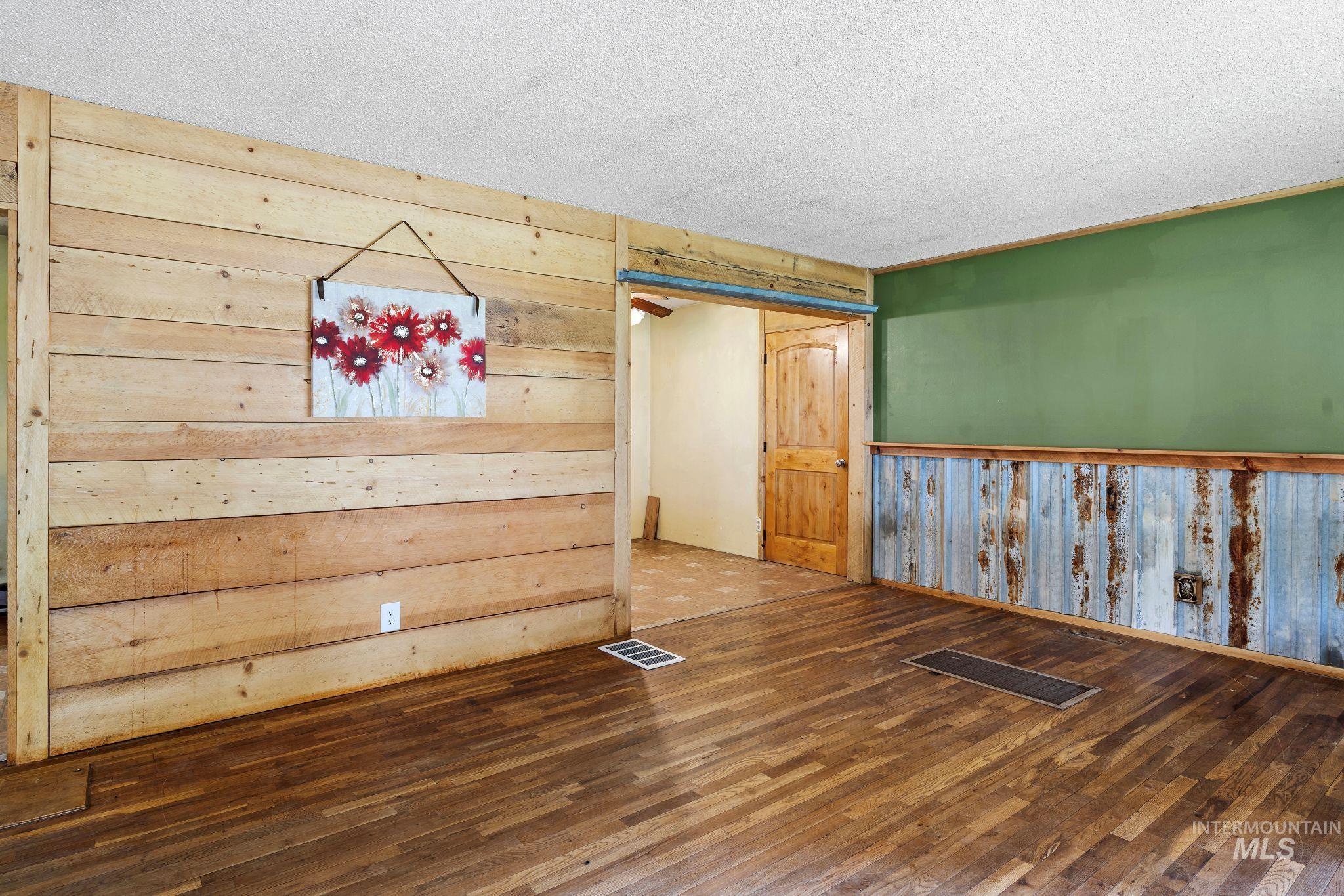 145 Timberline Dr. Property Photo 11