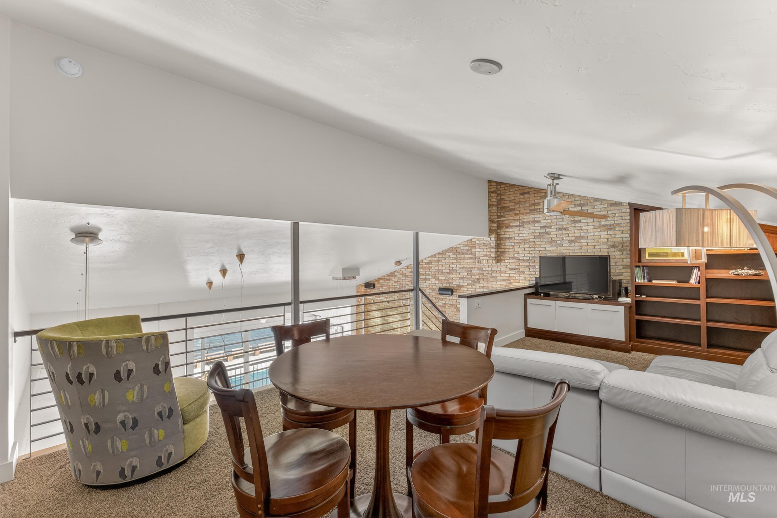 101 E Lake Street Property Photo 20