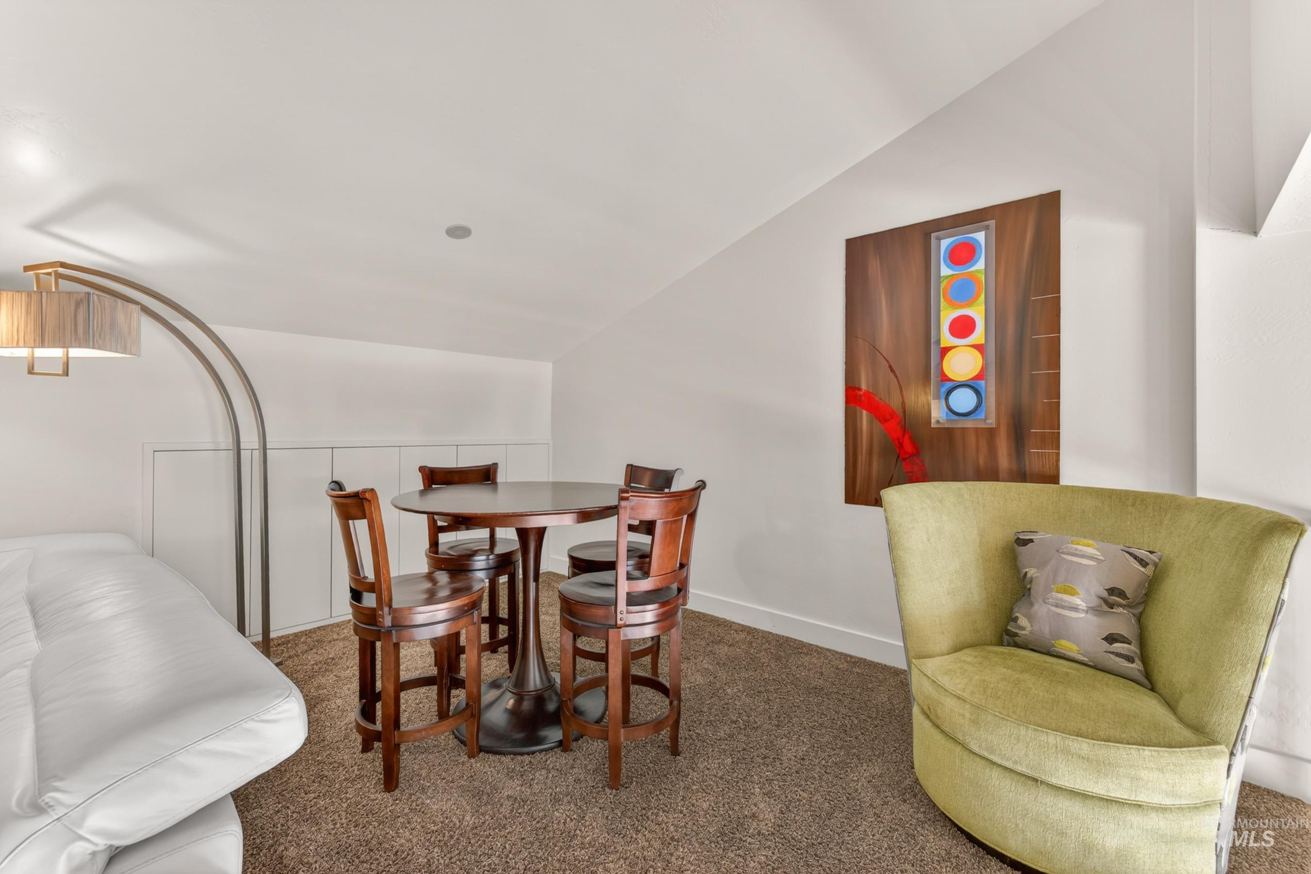 101 E Lake Street Property Photo 21