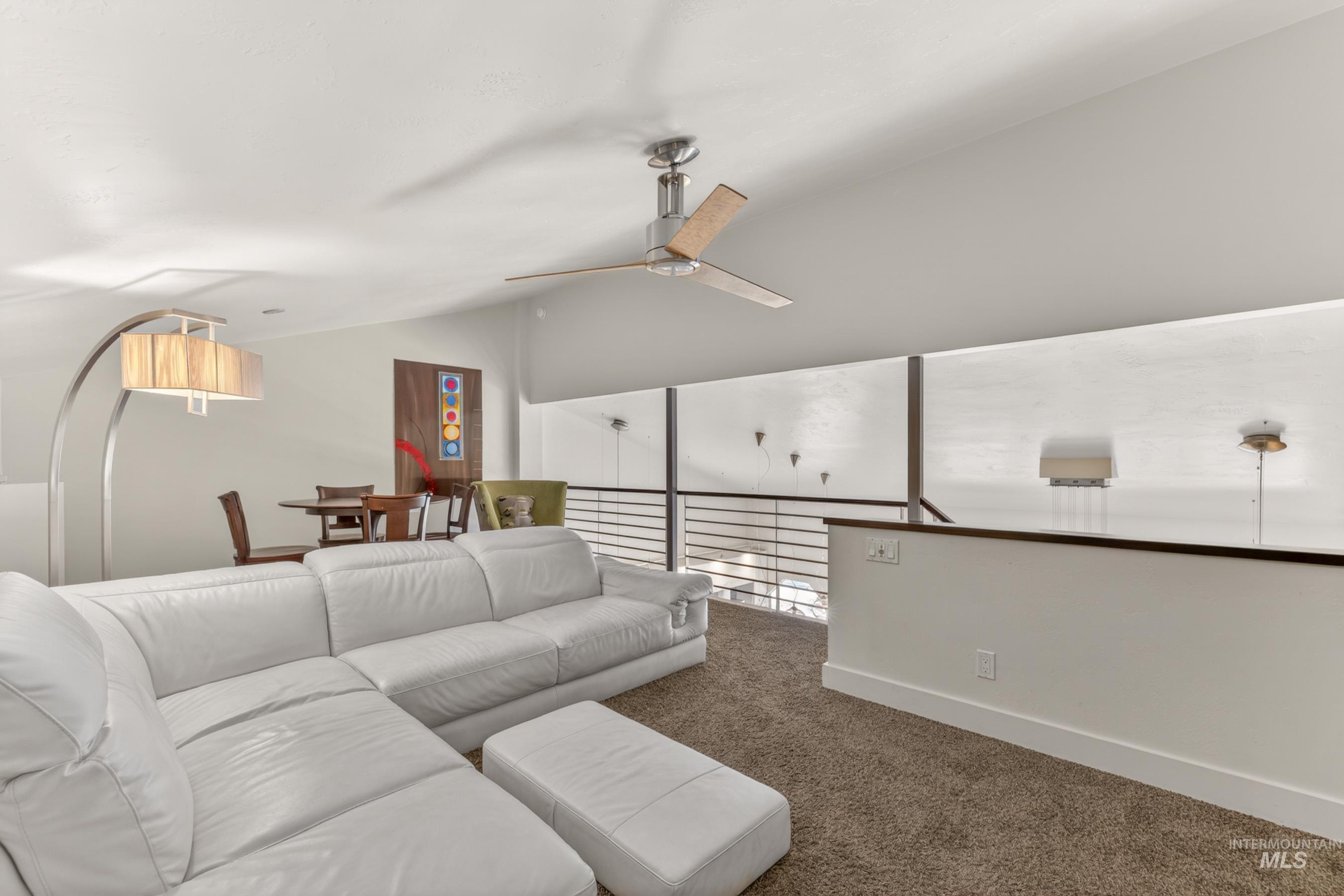 101 E Lake Street Property Photo 23