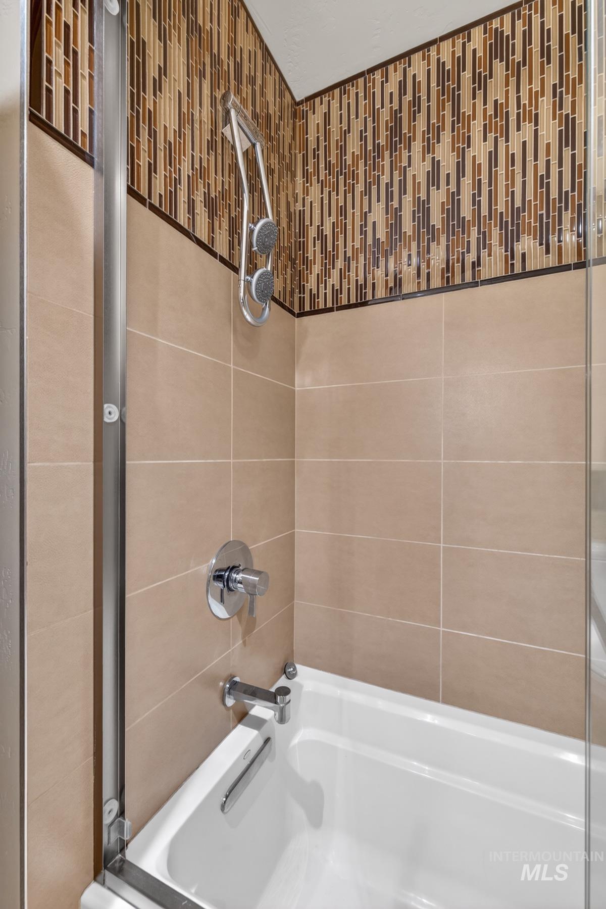 101 E Lake Street Property Photo 31
