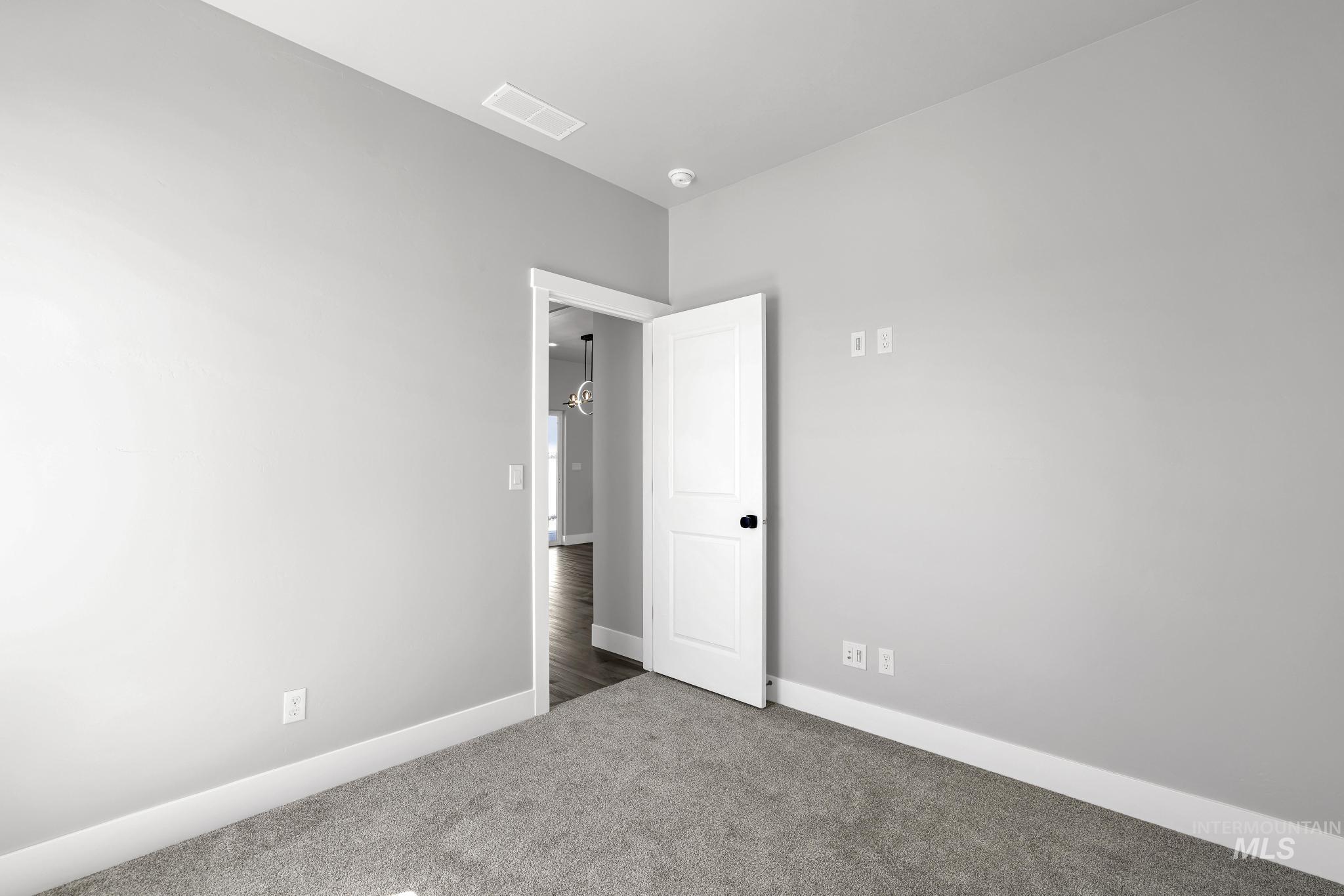 1329 18th Ave E Property Photo 23