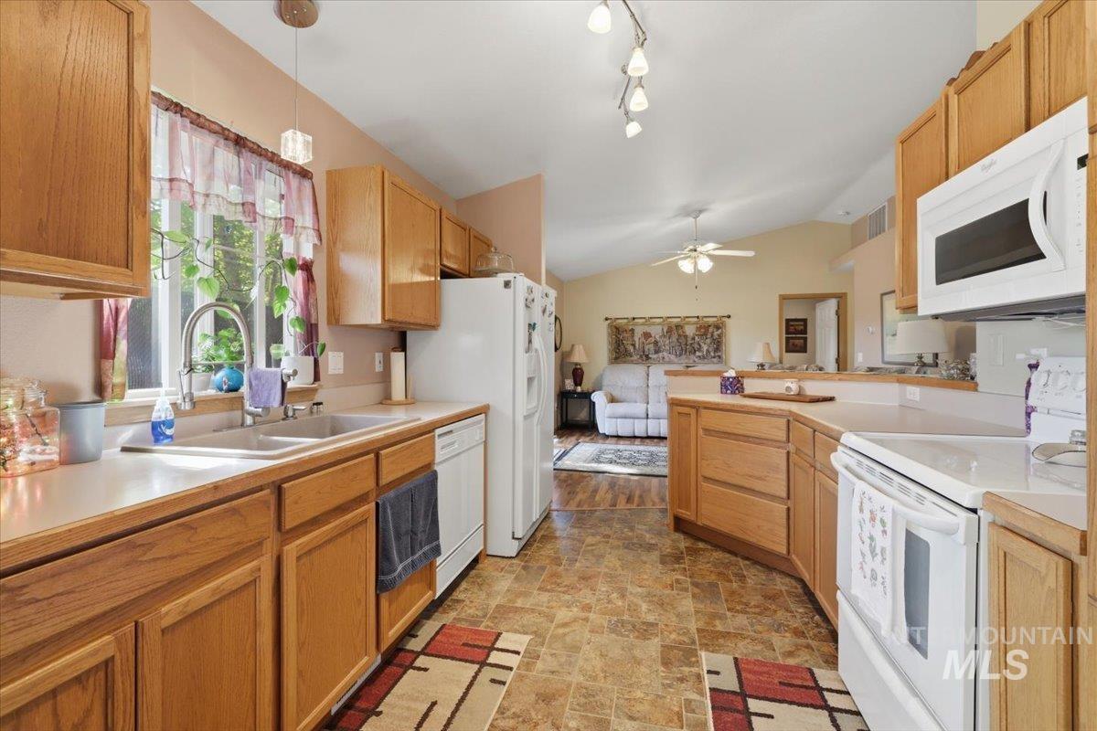 606 N Sterling St Property Photo 9
