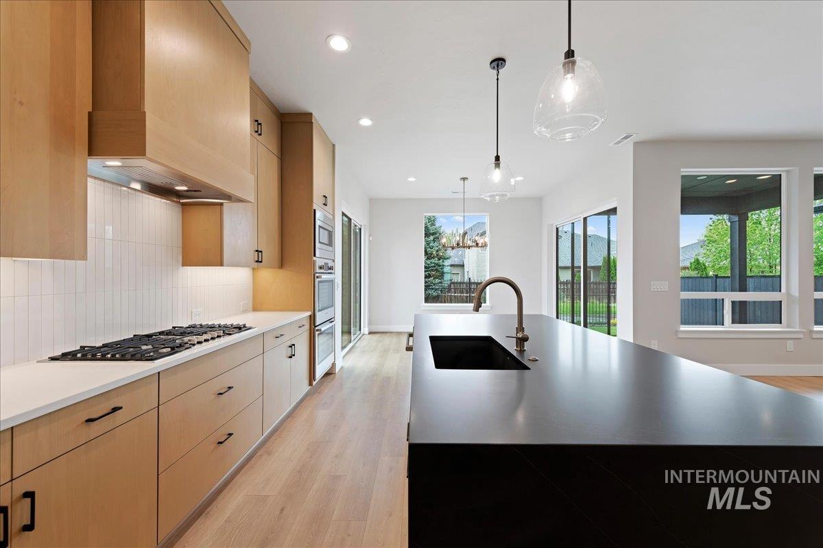 1297 W Malbar St. Property Photo 8