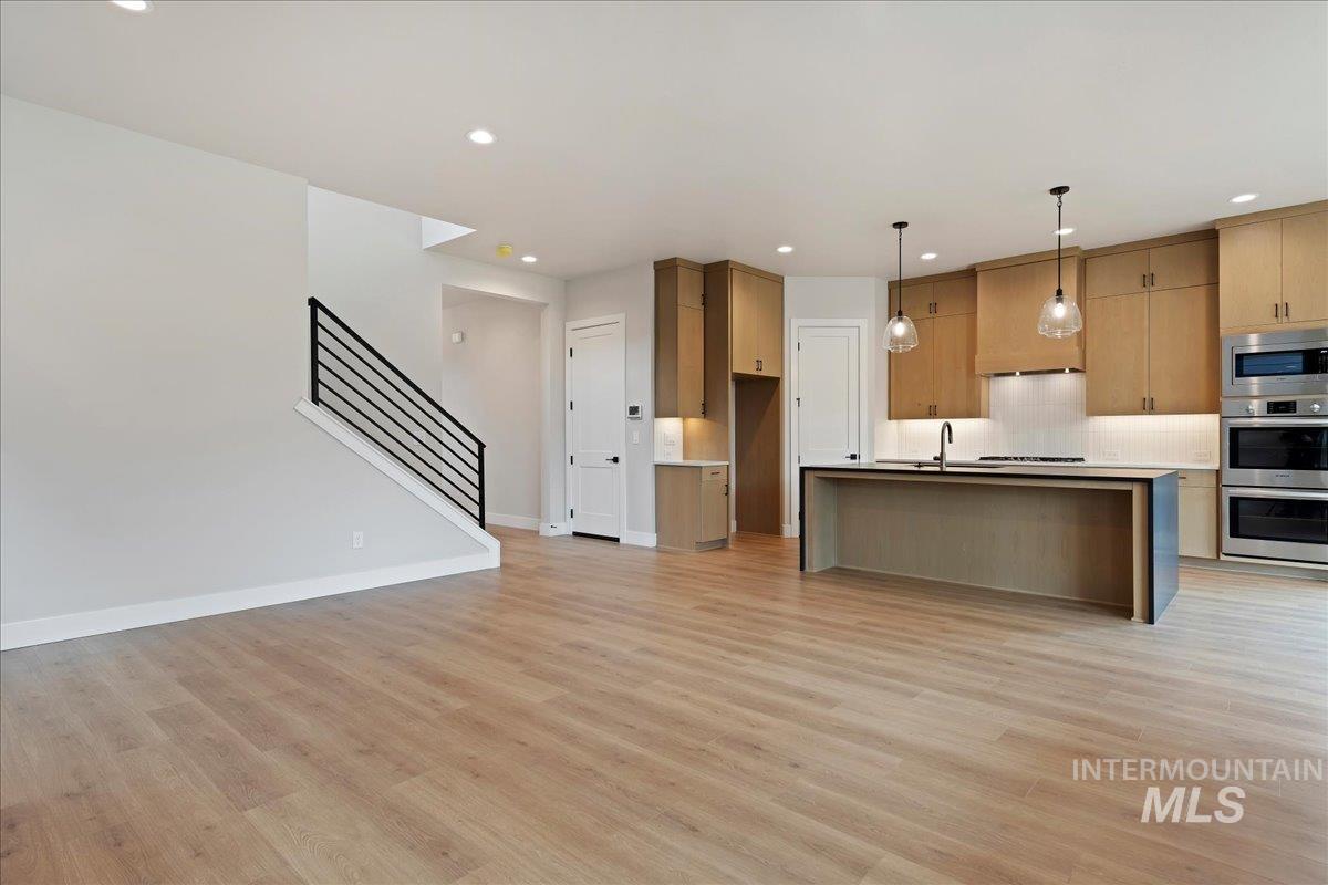1297 W Malbar St. Property Photo 12