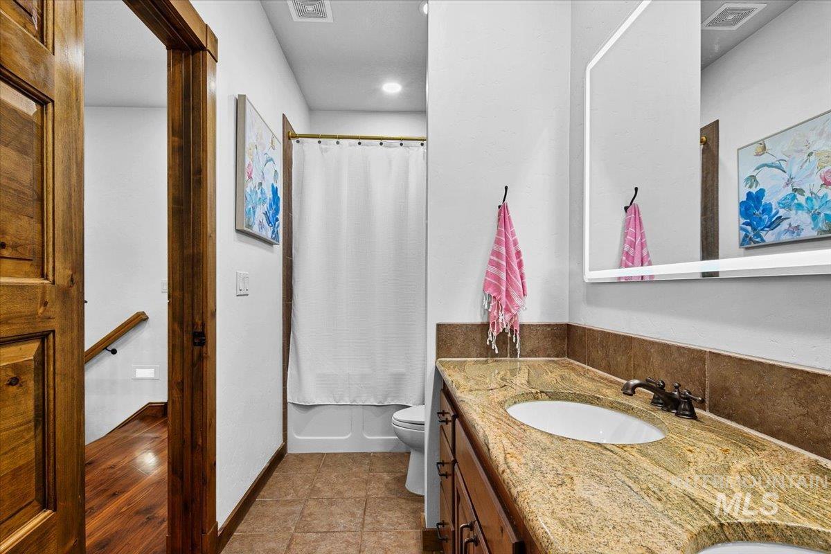 13100 S Laken Ln Property Photo 24