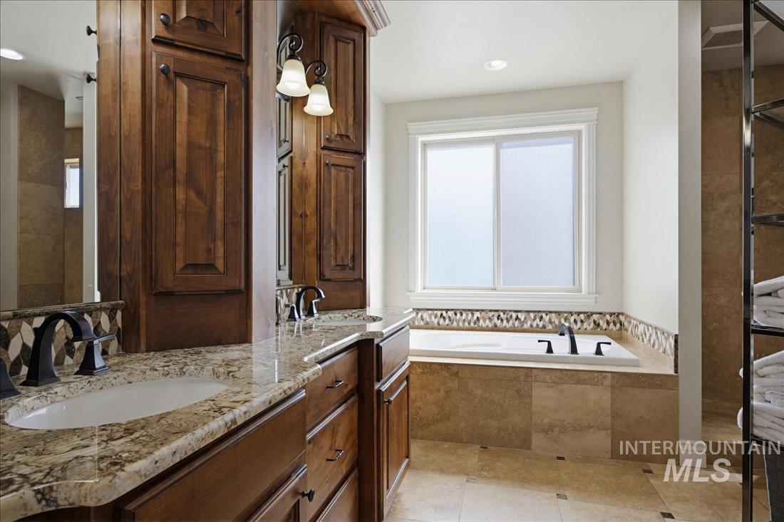 4635 W Braveheart St Property Photo 22