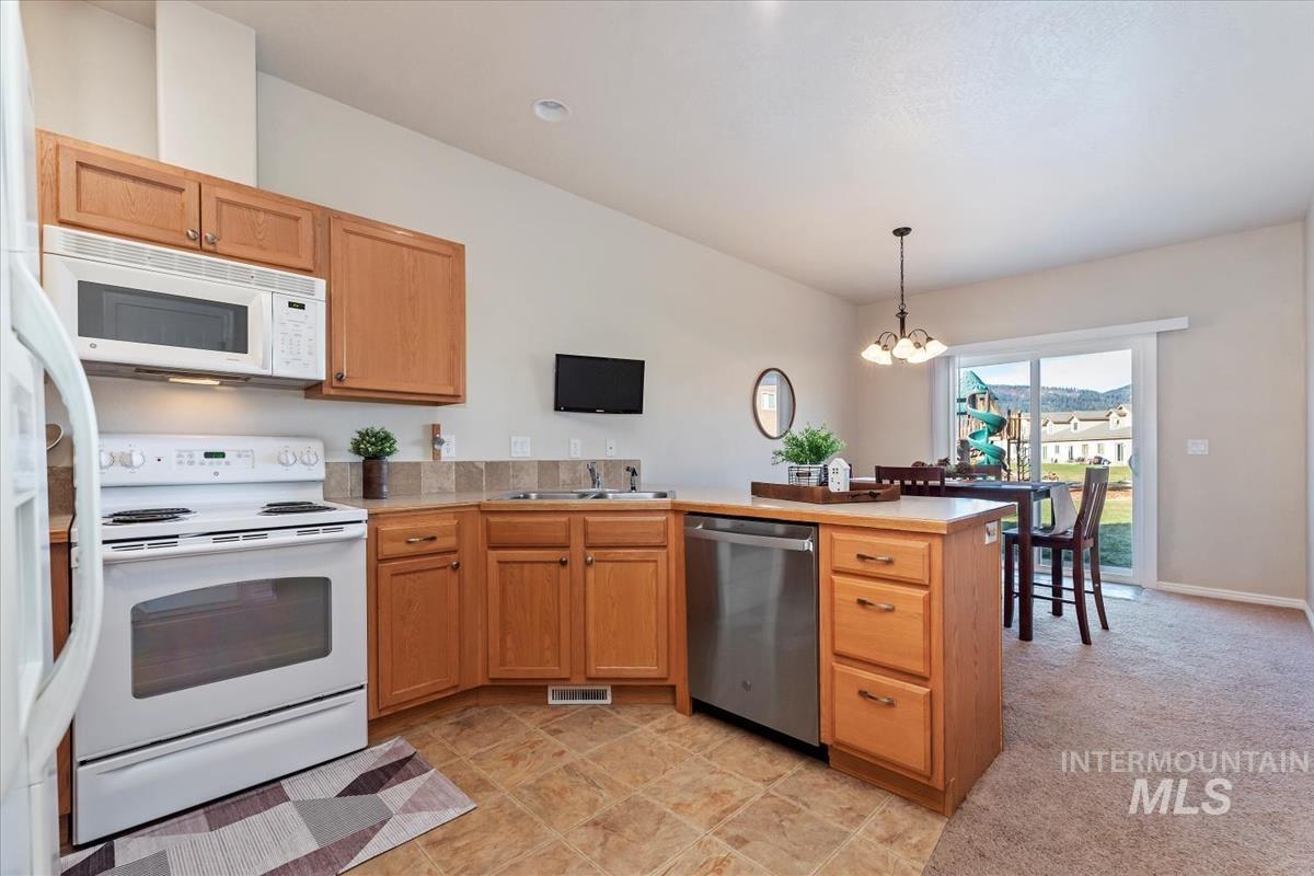 21 Mangum Property Photo 9