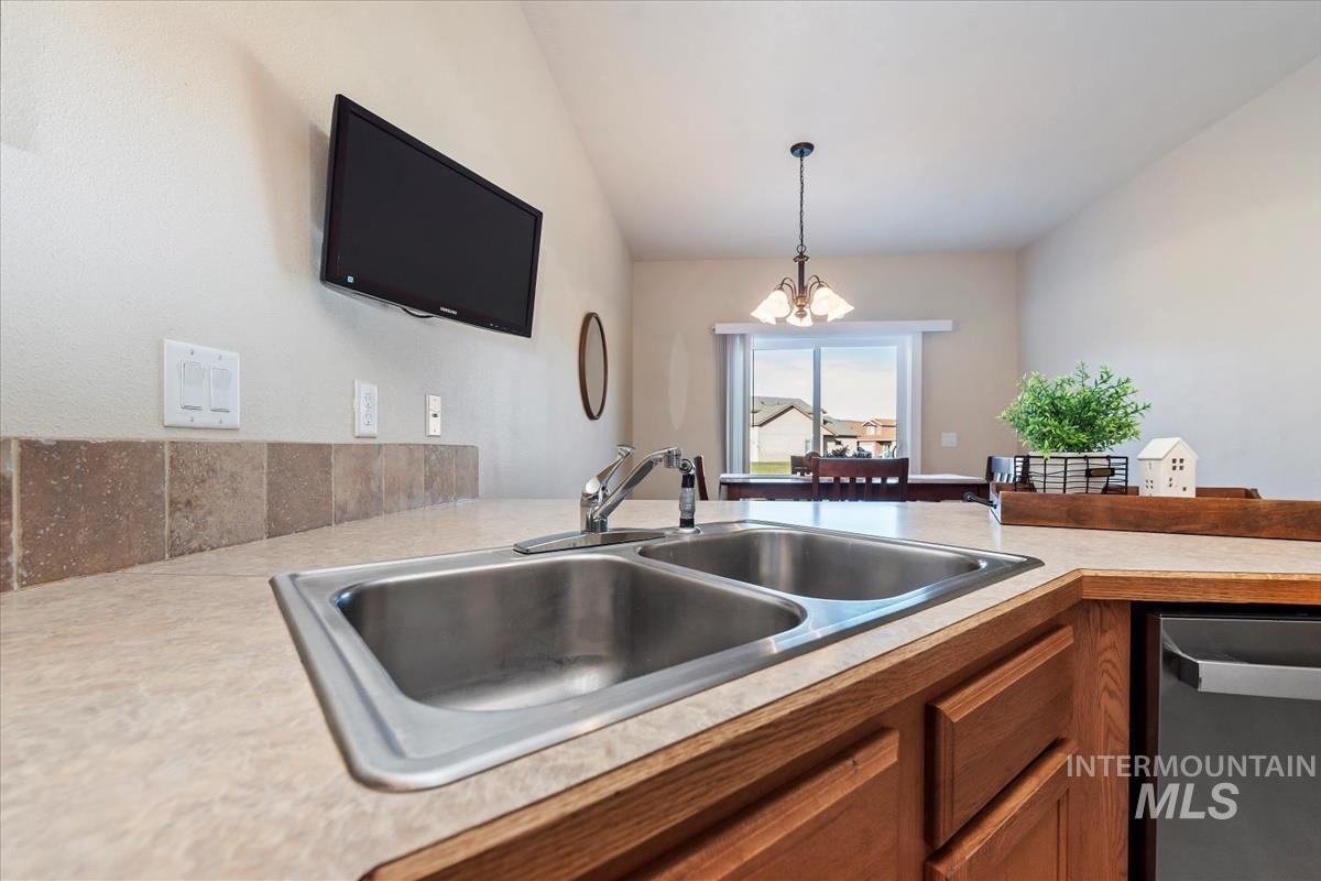 21 Mangum Property Photo 11