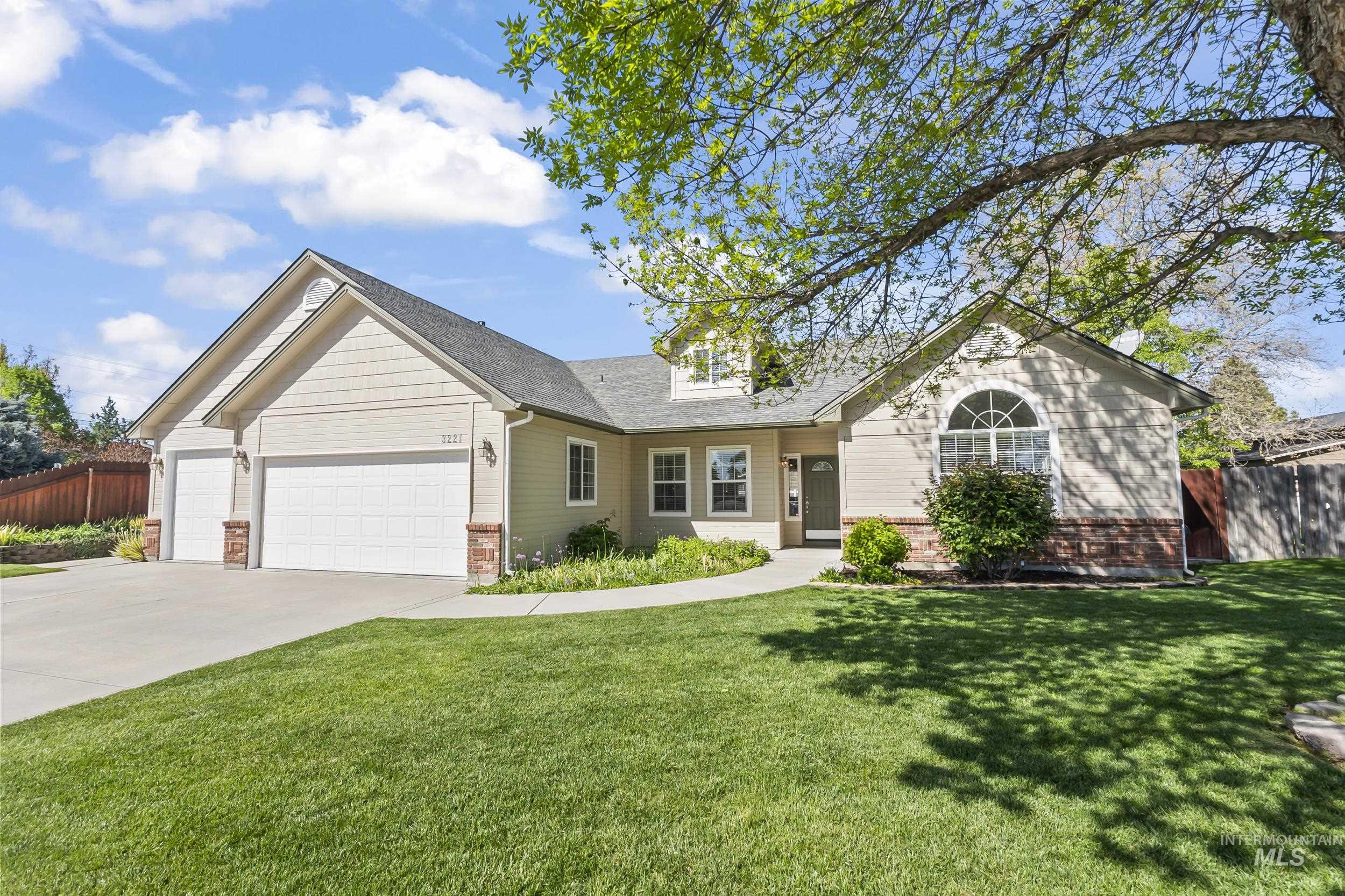 3221 N Lilyturf