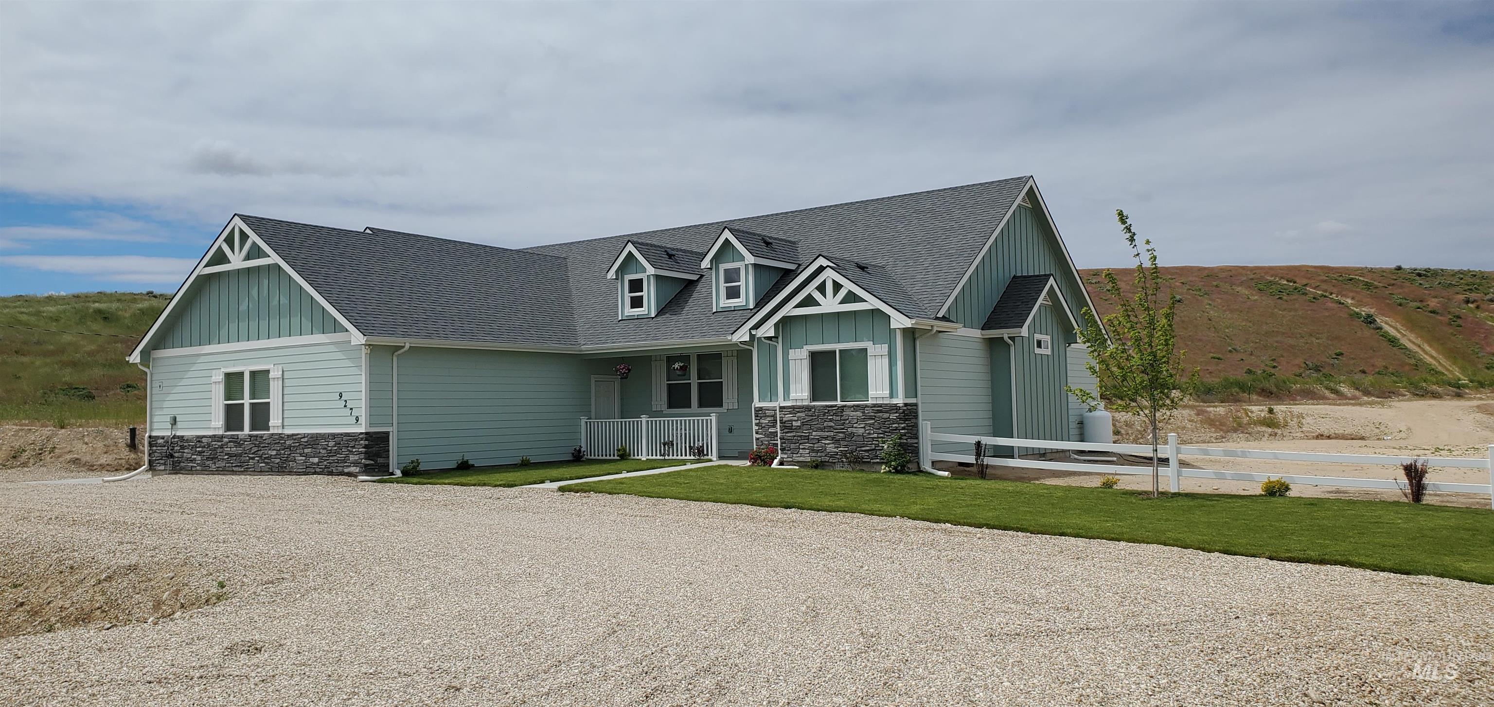 9279 Rolling Hills Ct Property Photo 3