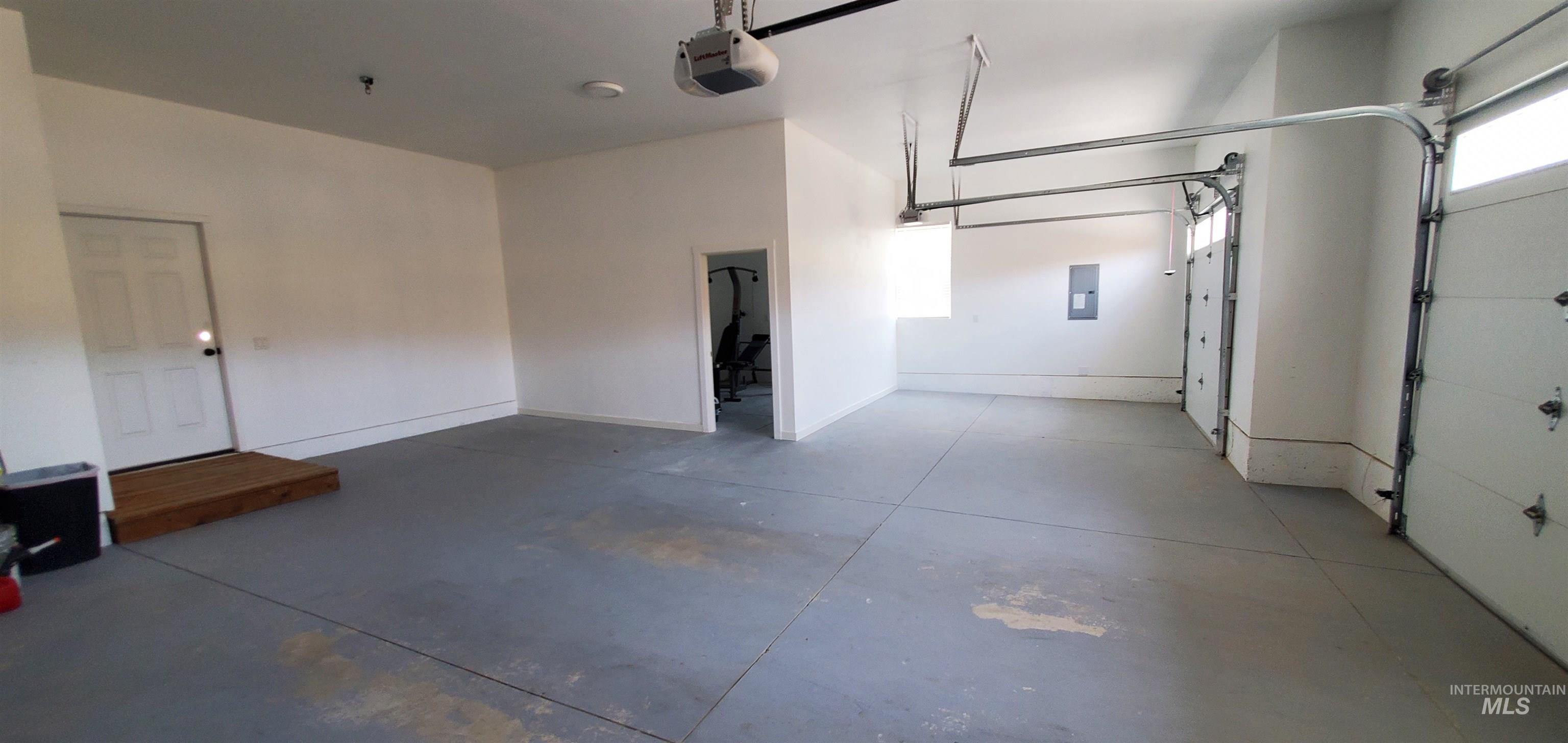 9279 Rolling Hills Ct Property Photo 24