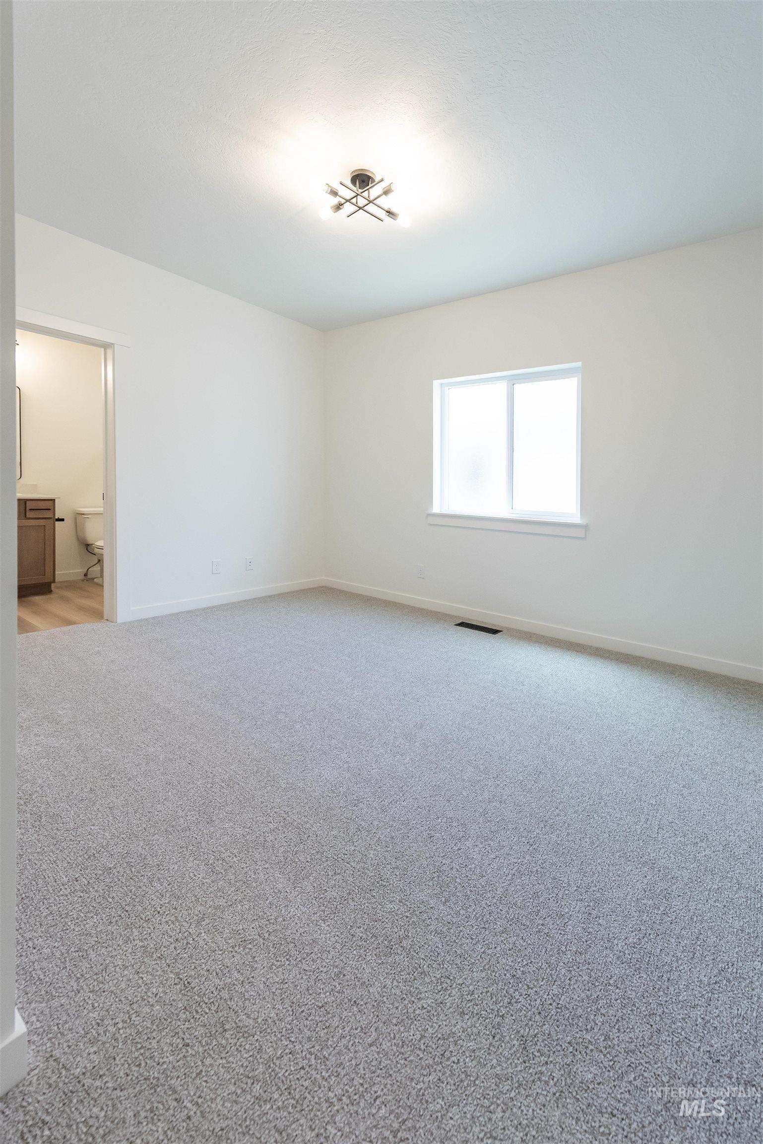 425 E Chevy Dr. Property Photo 10