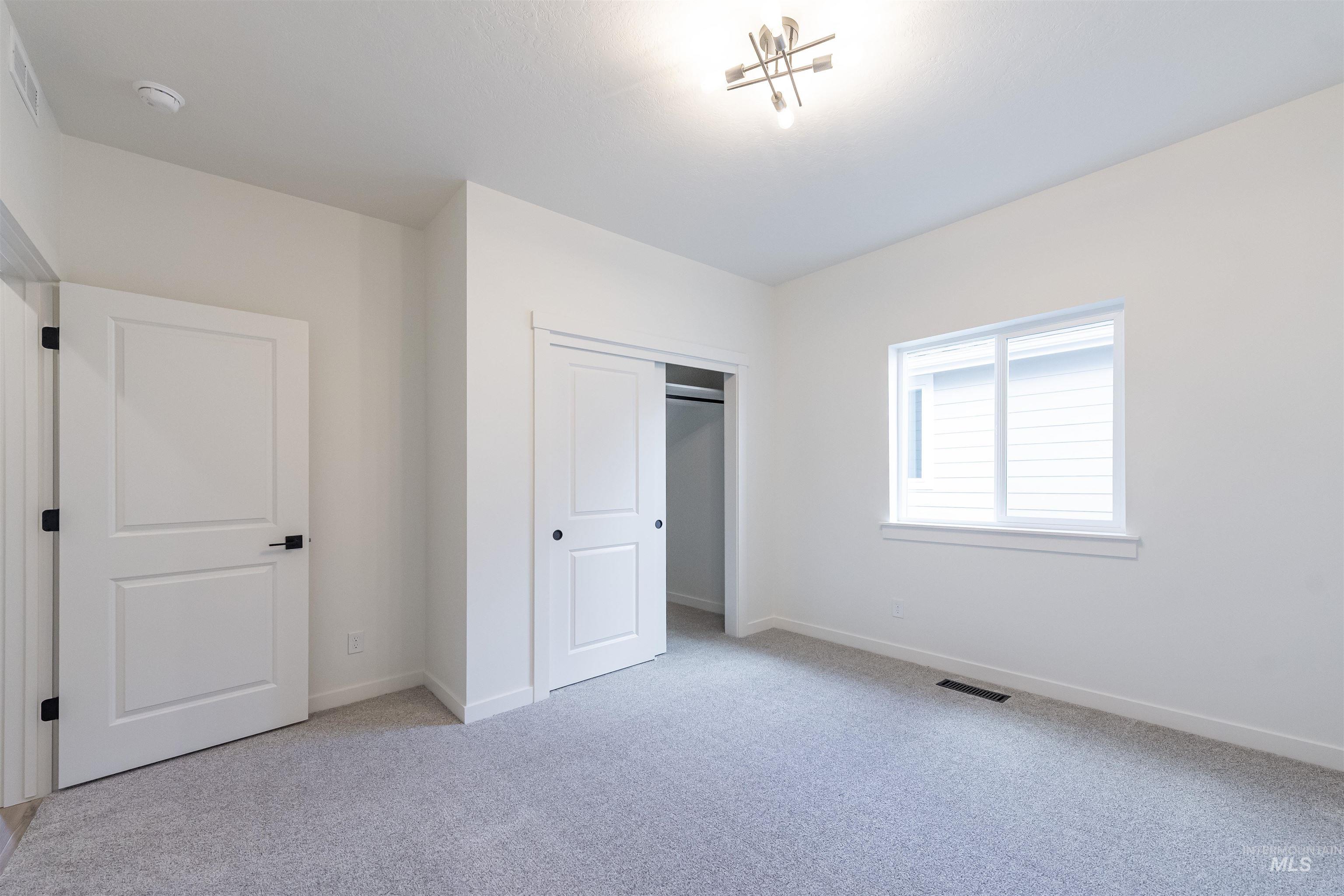 425 E Chevy Dr. Property Photo 14