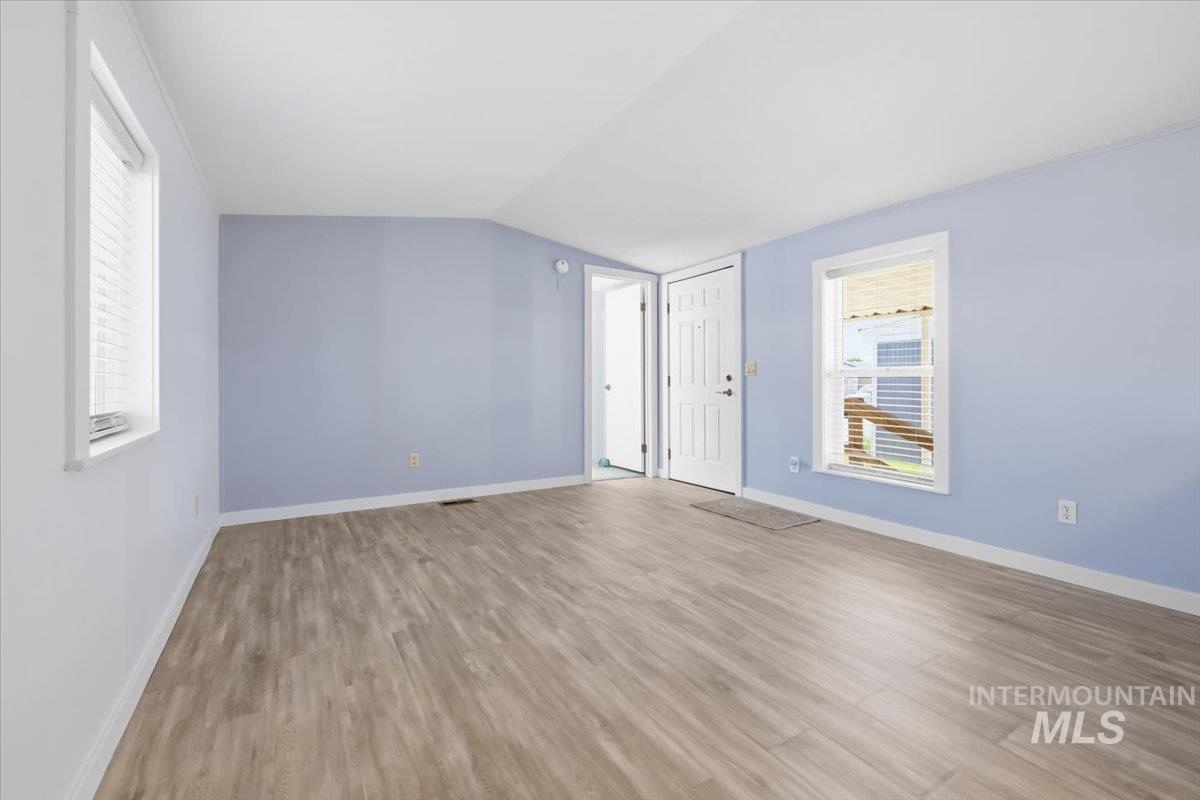 5653 N Fairfax Property Photo 13