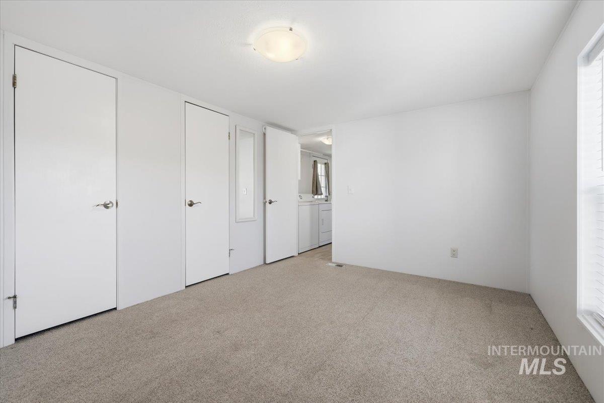 5653 N Fairfax Property Photo 14