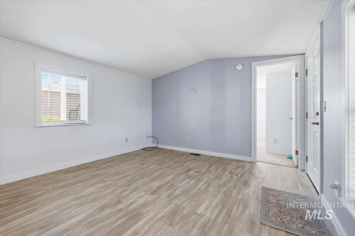 5653 N Fairfax Property Photo 19