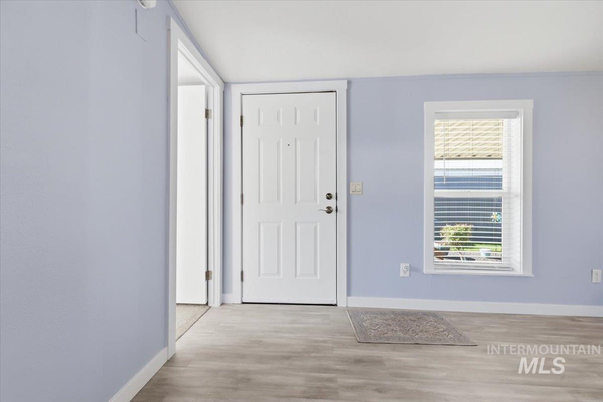 5653 N Fairfax Property Photo 24