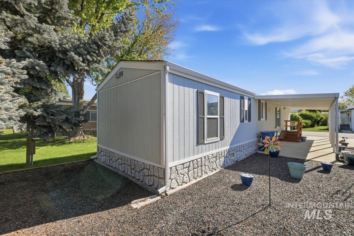 5653 N Fairfax Property Photo 27