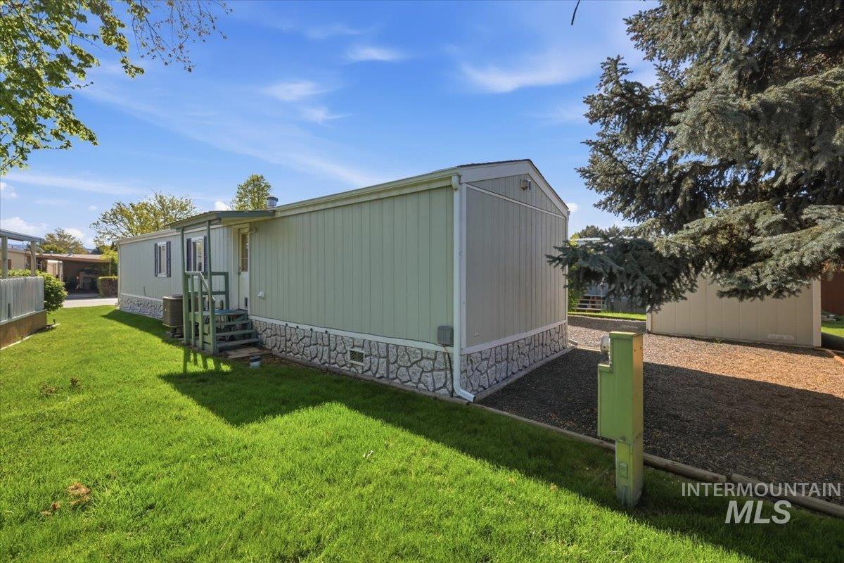 5653 N Fairfax Property Photo 29
