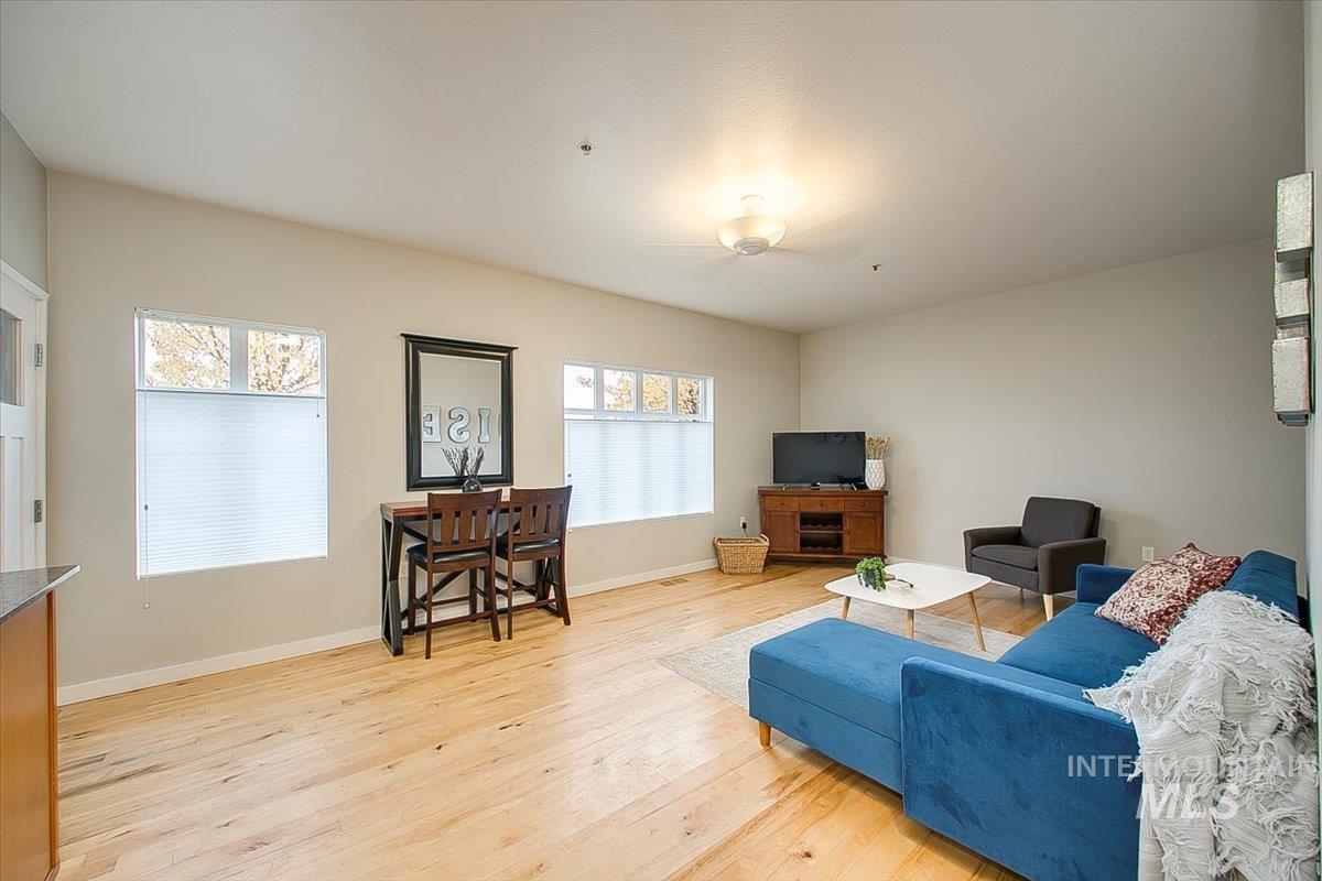 1463 W Grand Ave #104 Property Photo 12