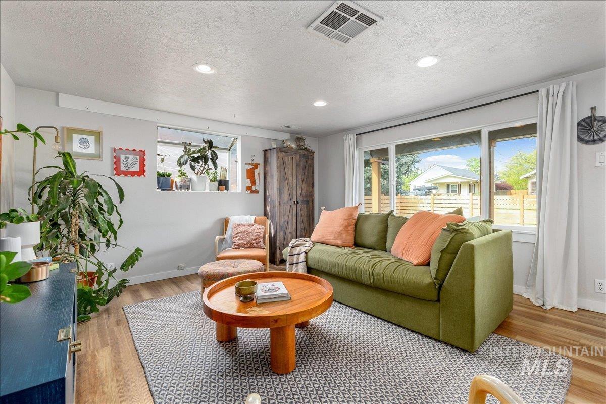 2116 S Pacific St Property Photo 4