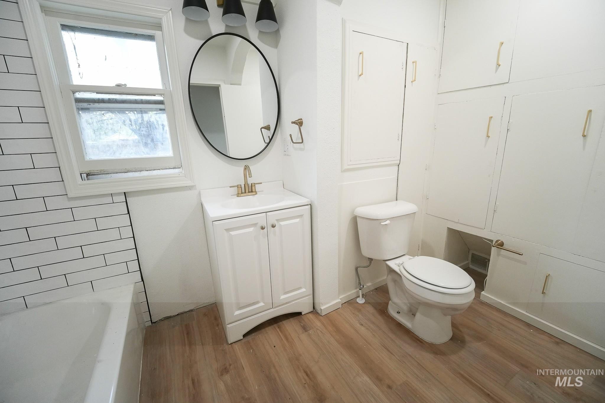 124 Maple St Property Photo 11