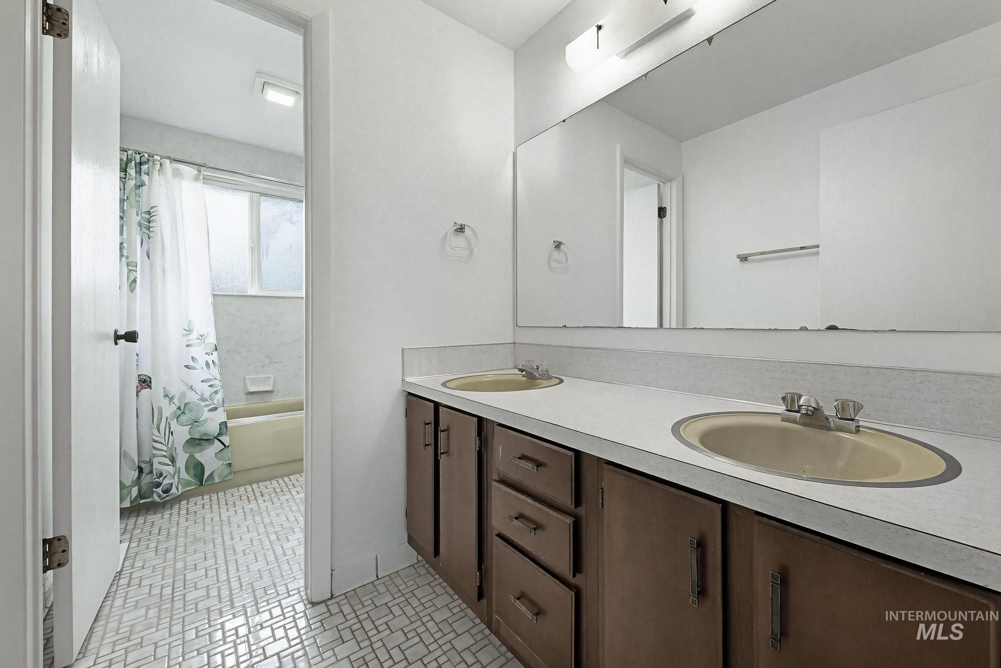 3555 S Beverly St Property Photo 25