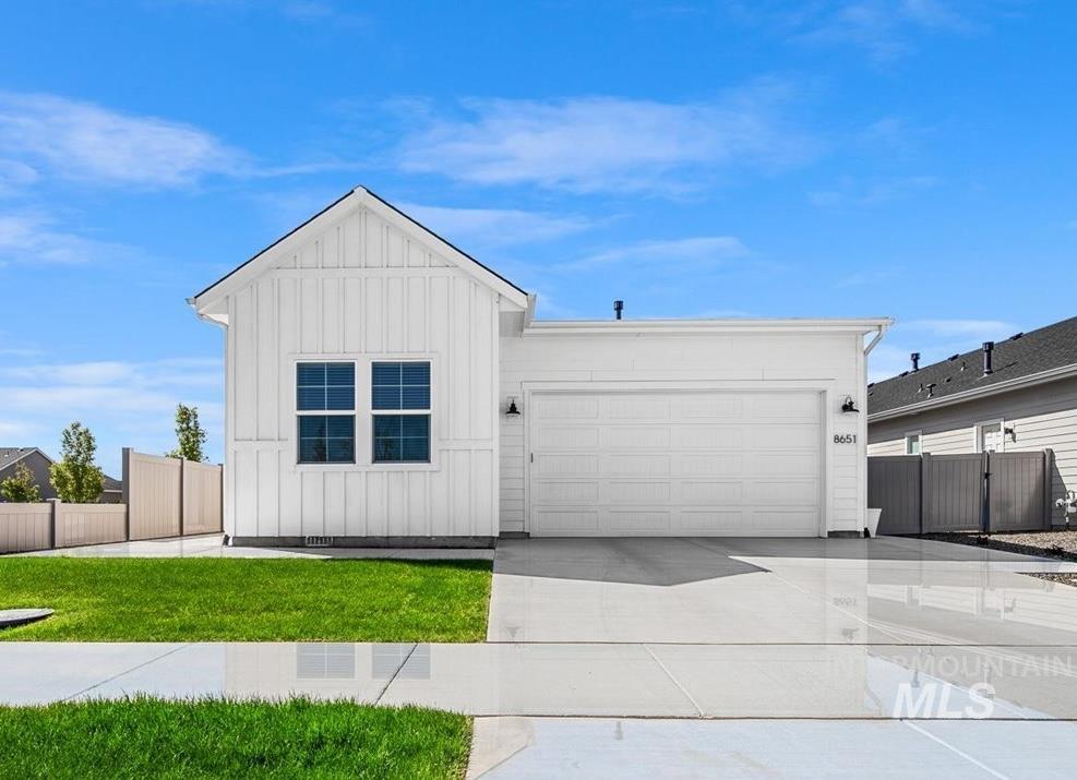 8651 W Stillmore St Property Photo 1