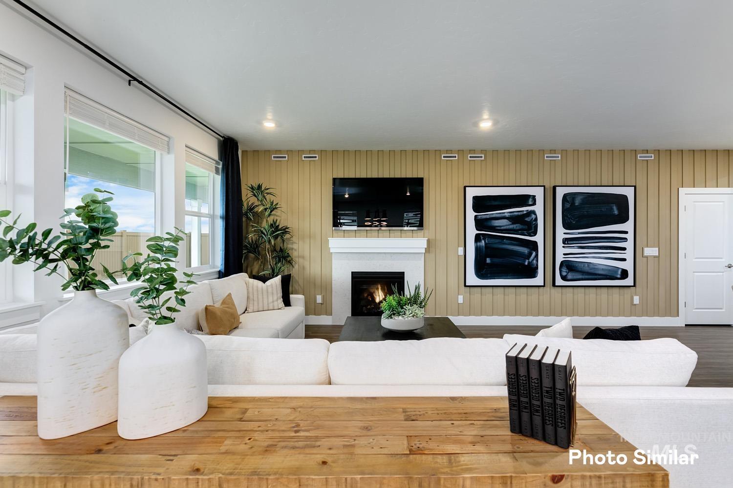 15086 Irisation Ave Property Photo 5