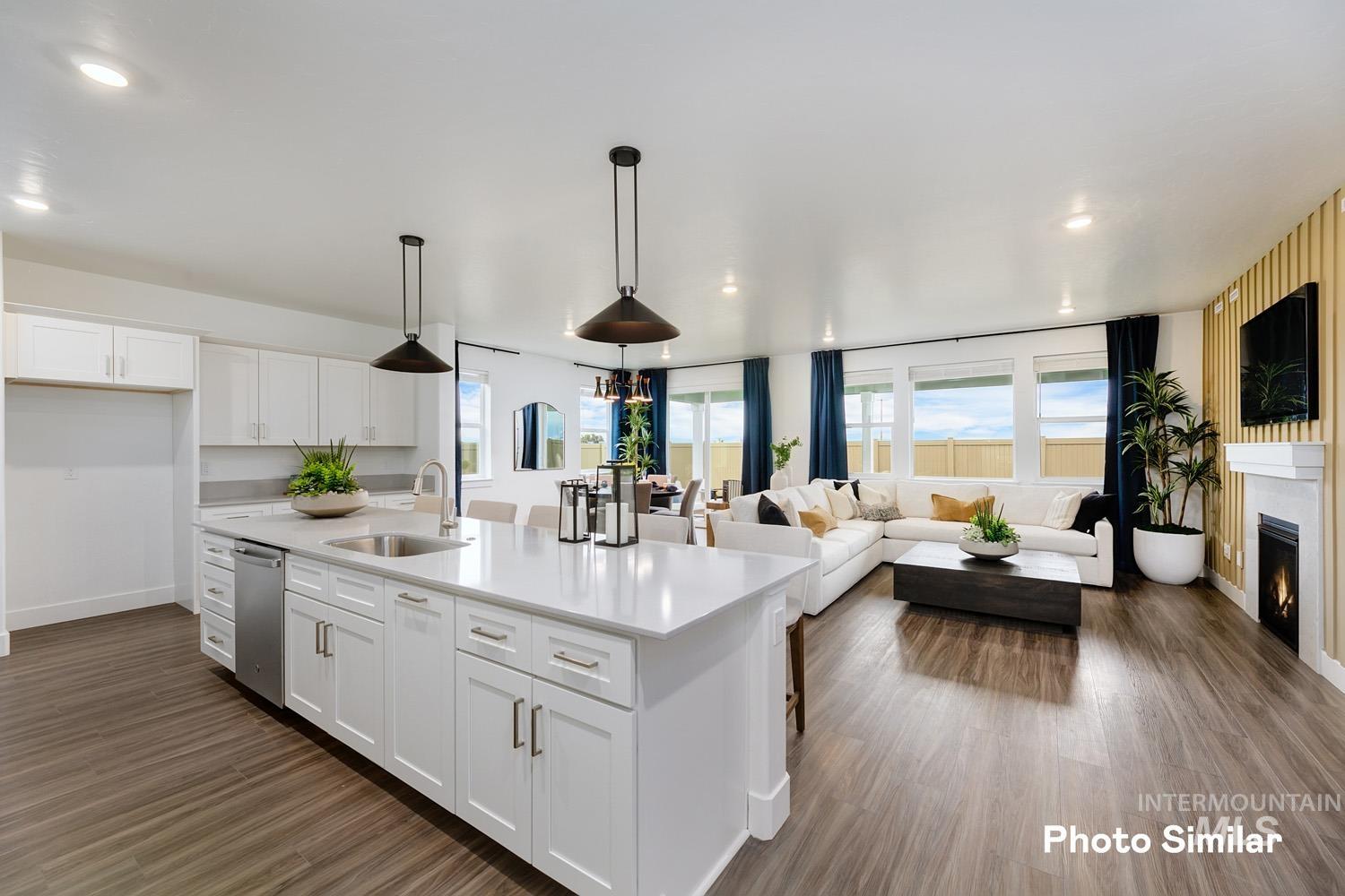 15086 Irisation Ave Property Photo 15