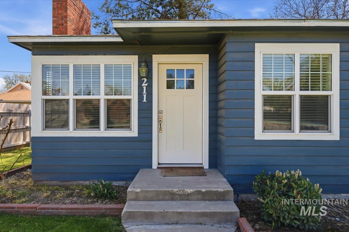 211 W. Dewey Ave. Property Photo 4