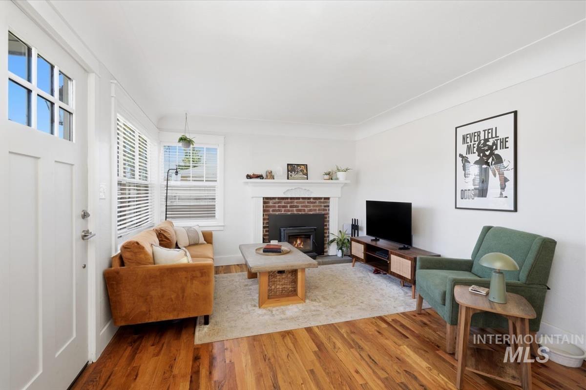 211 W. Dewey Ave. Property Photo 8